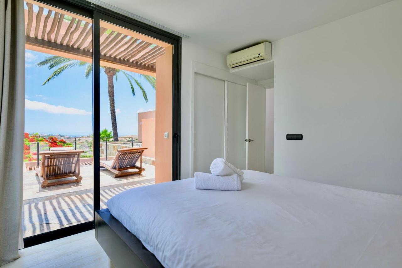 With Private Pool In Luxury Golf Villa *
