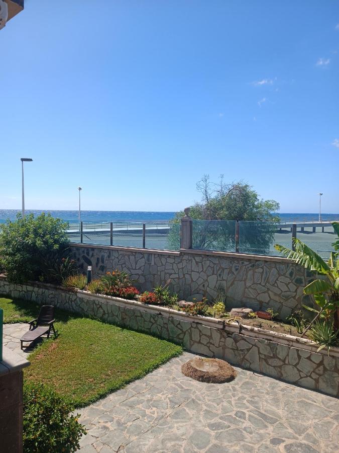 Burras Beachfront Apartamento *