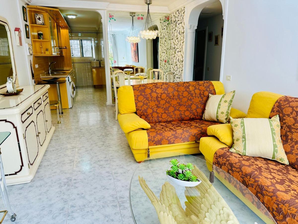 - Spacious Beachside Apartment *