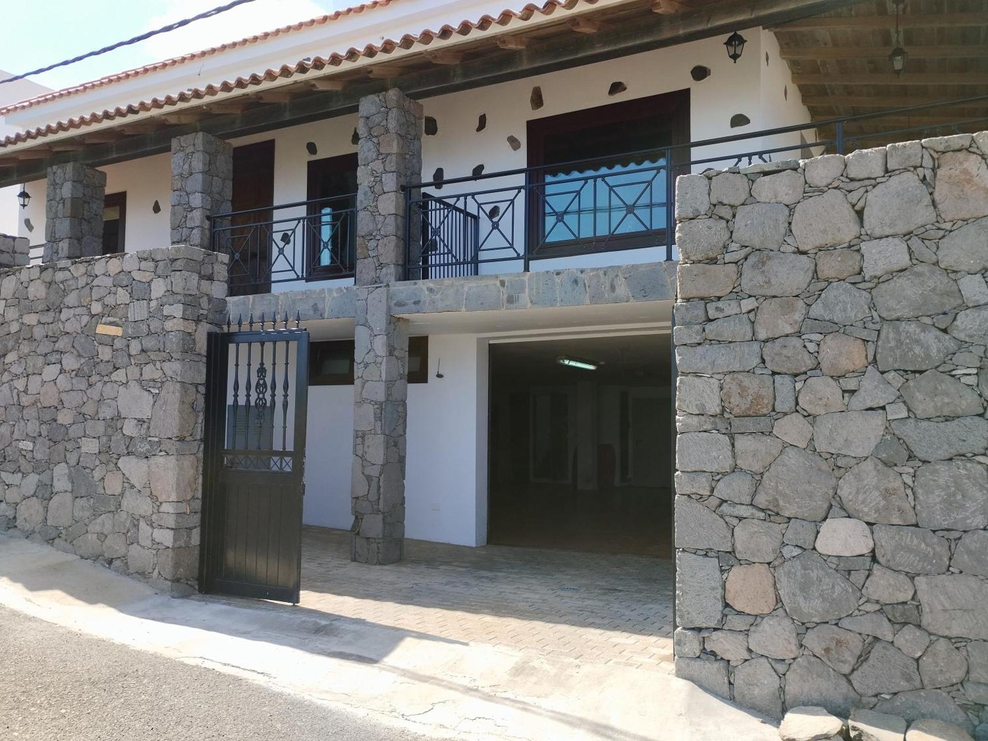 Luxury Colonial Country *