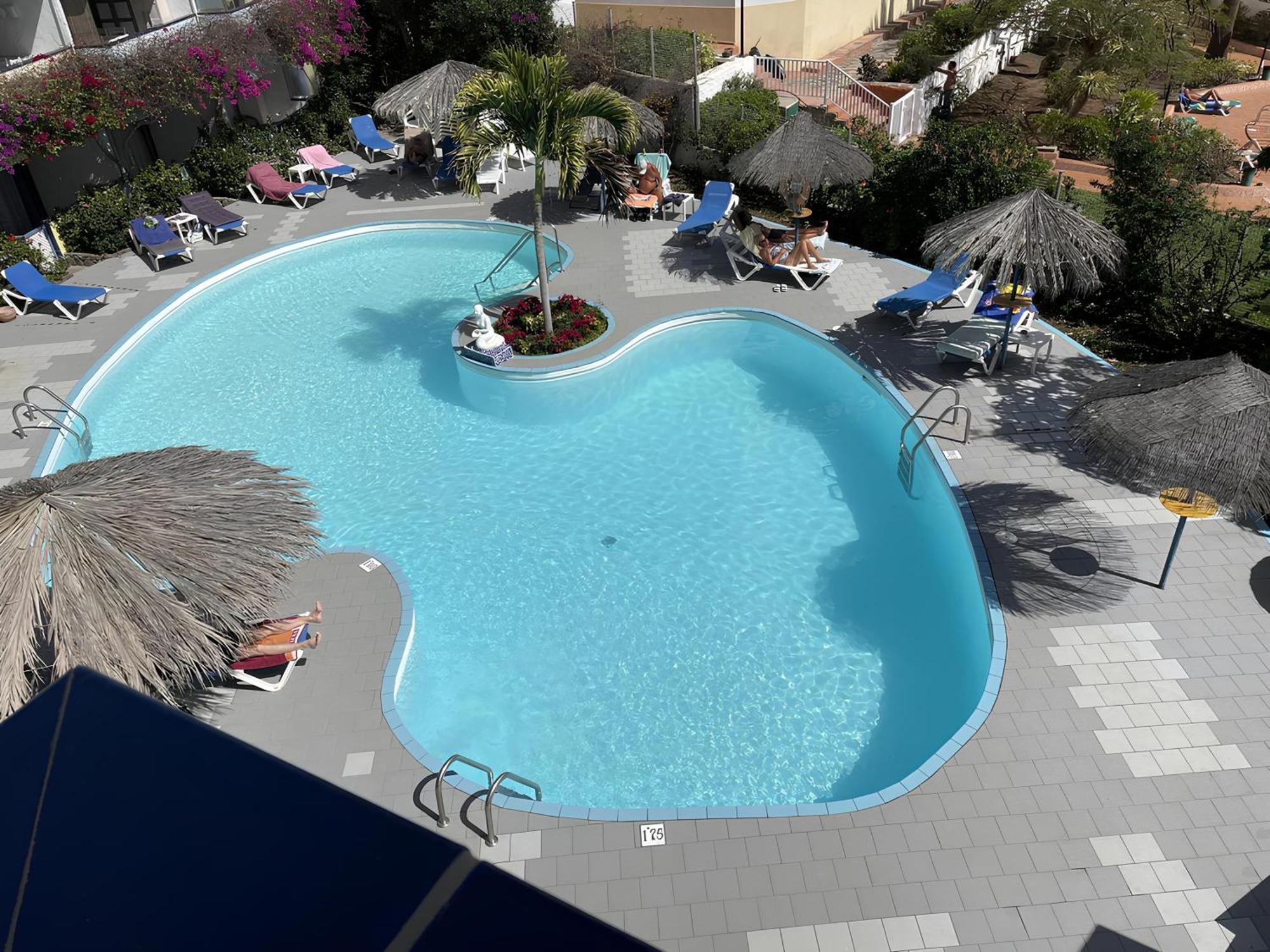 Con Piscina Climatizada Y Vista Al Mar Appartamento