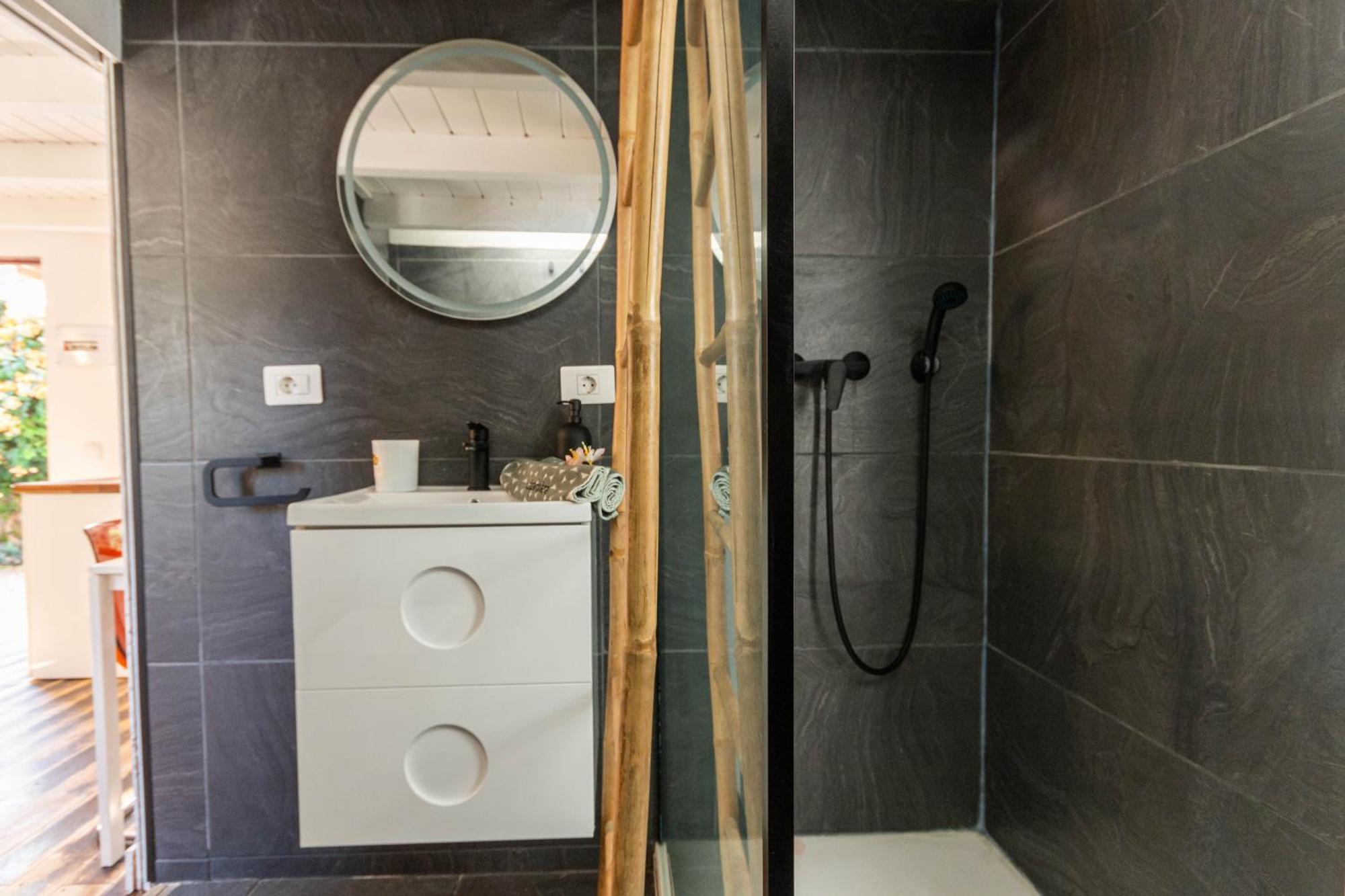 Сasa de vacaciones Nature In Quiet Montain - Private Jaccuzi And Garden, Wifi - La Lezardiere