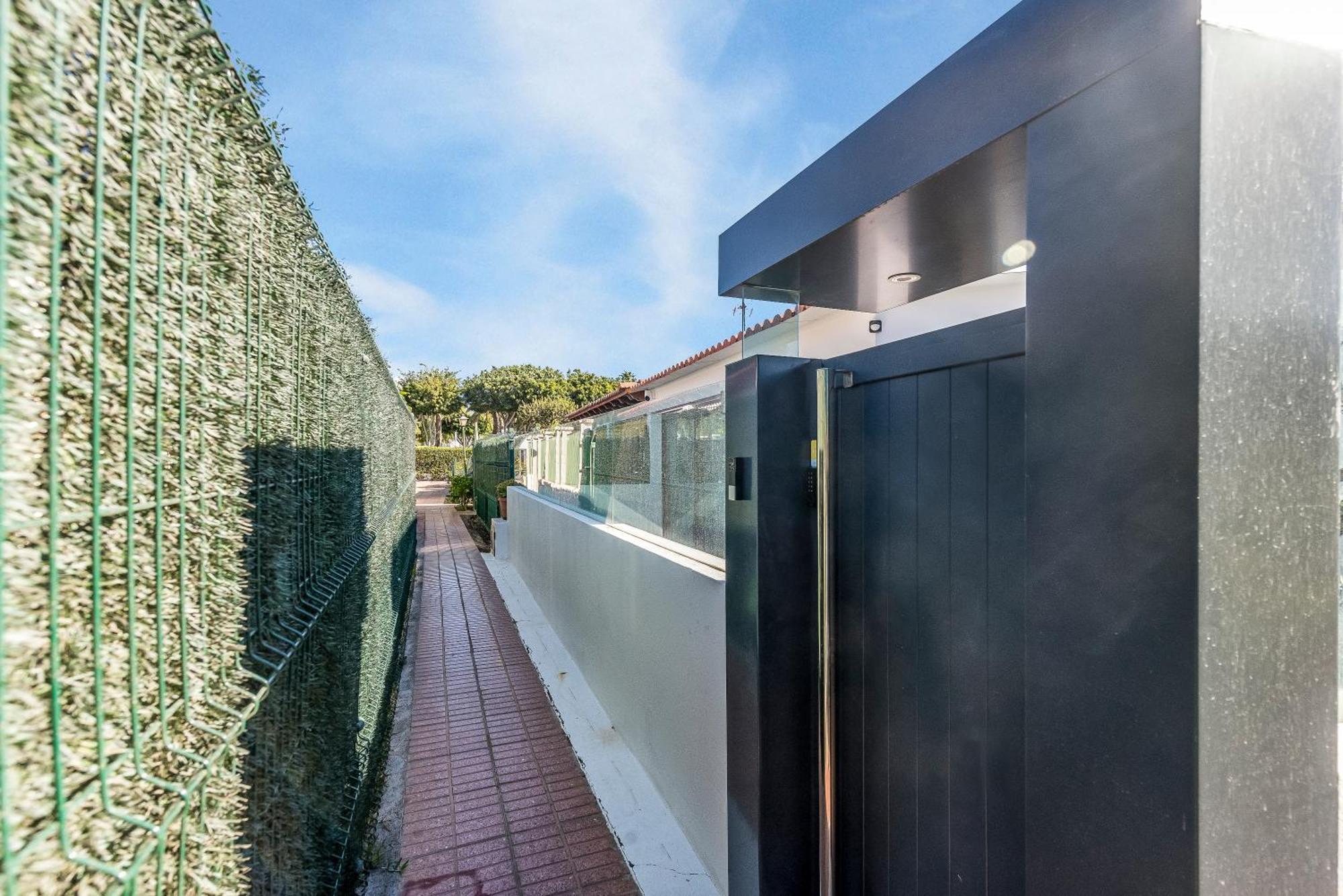 La Casa Blanca A Smart And Sunny,3 Bedrooms House *