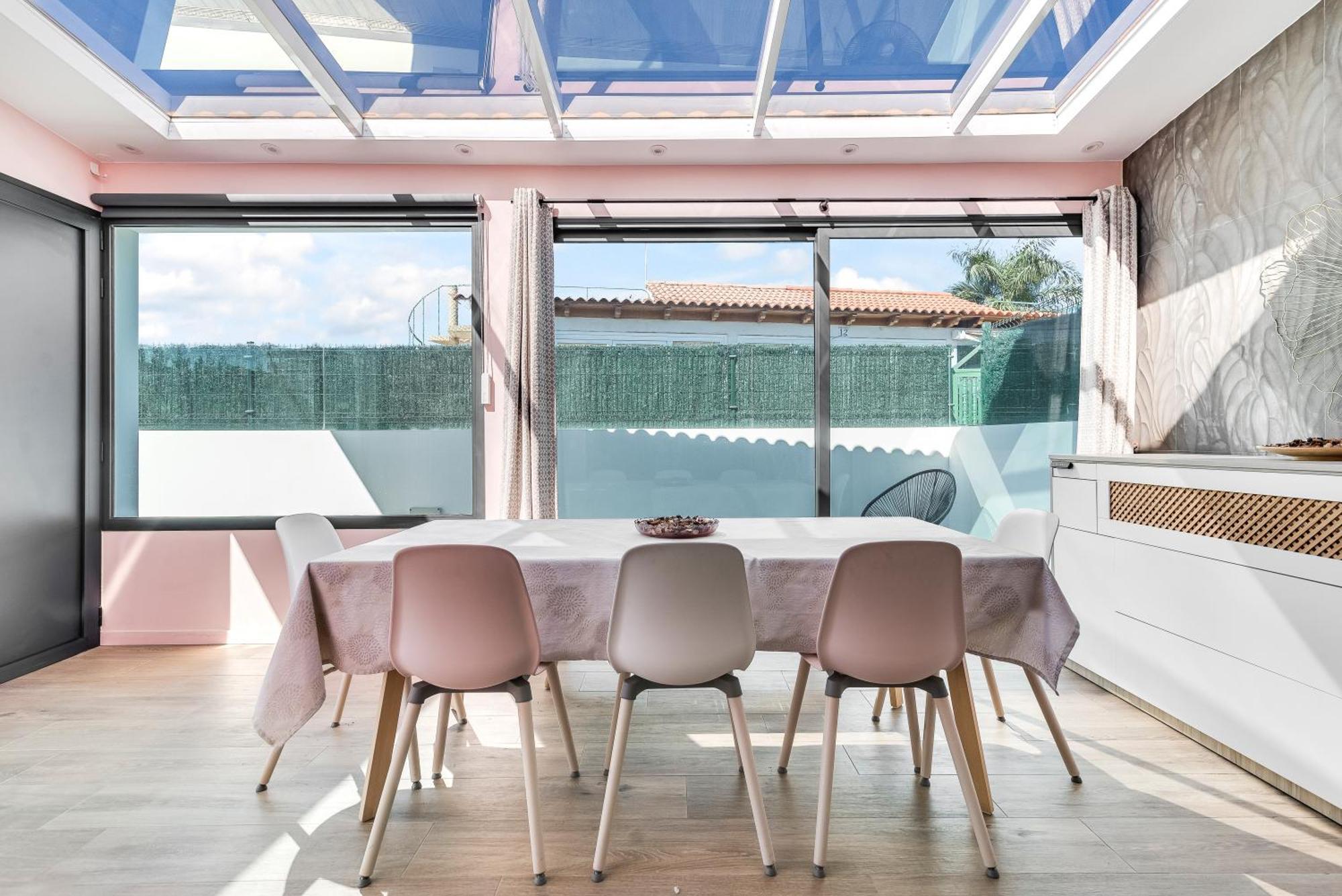 La Casa Blanca A Smart And Sunny,3 Bedrooms House