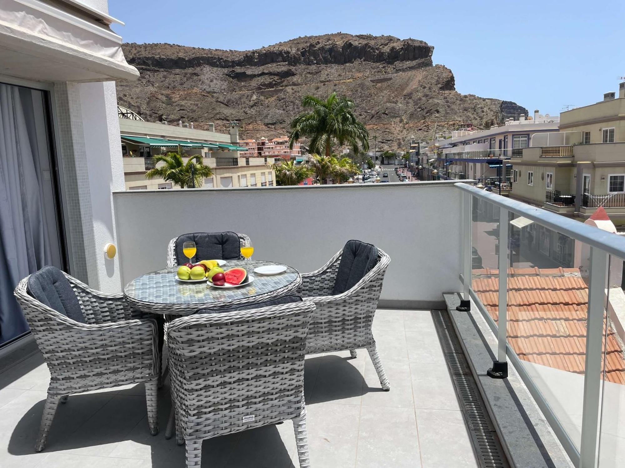 Sunny * Puerto De Mogan