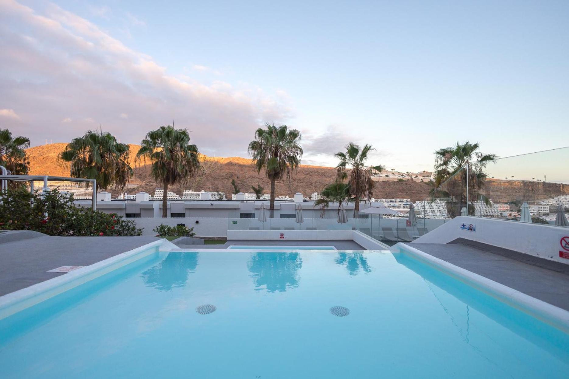 Apartment 2br Private Terrace House - Solarium & Pool *