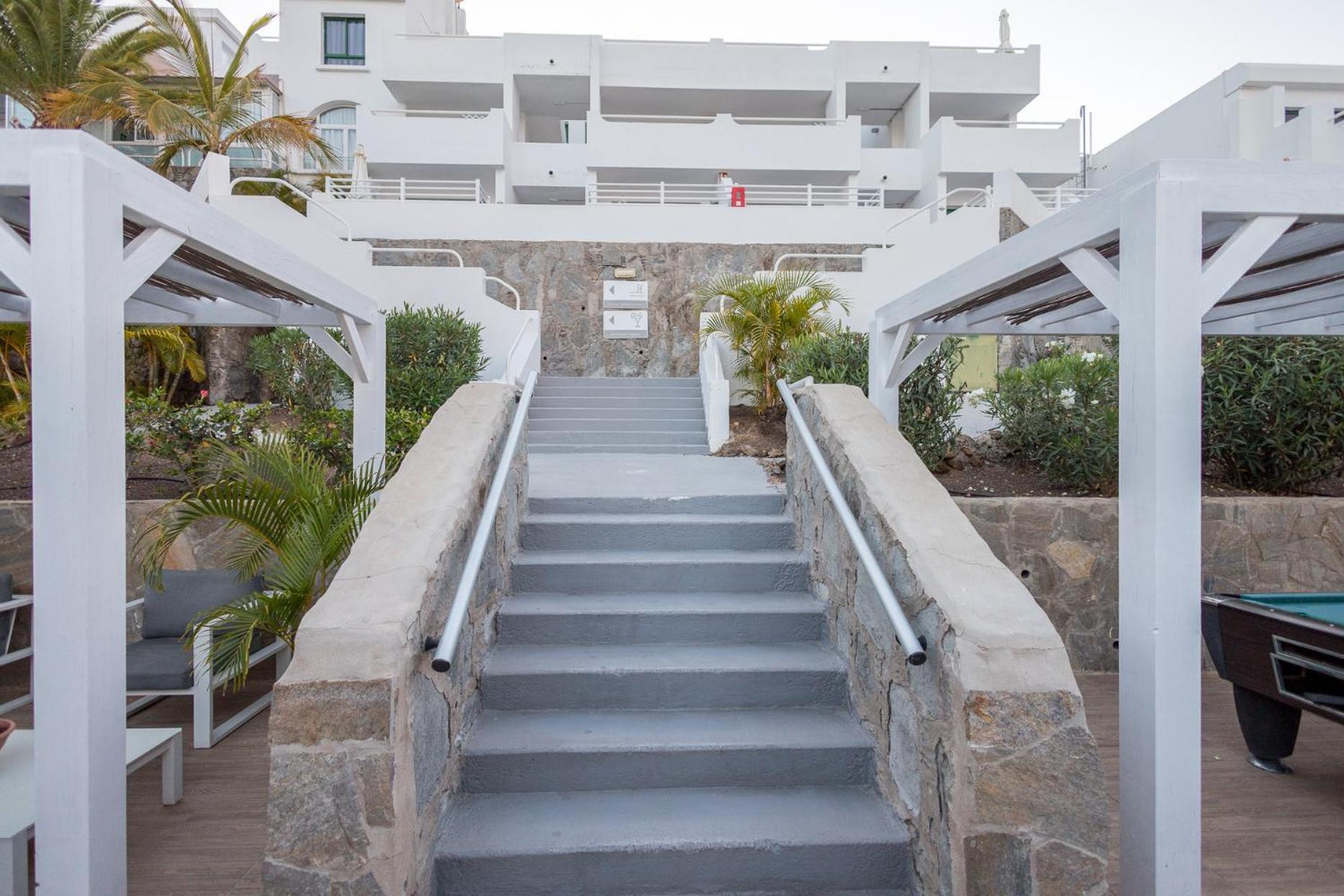 2br Private Terrace House - Solarium & Pool *