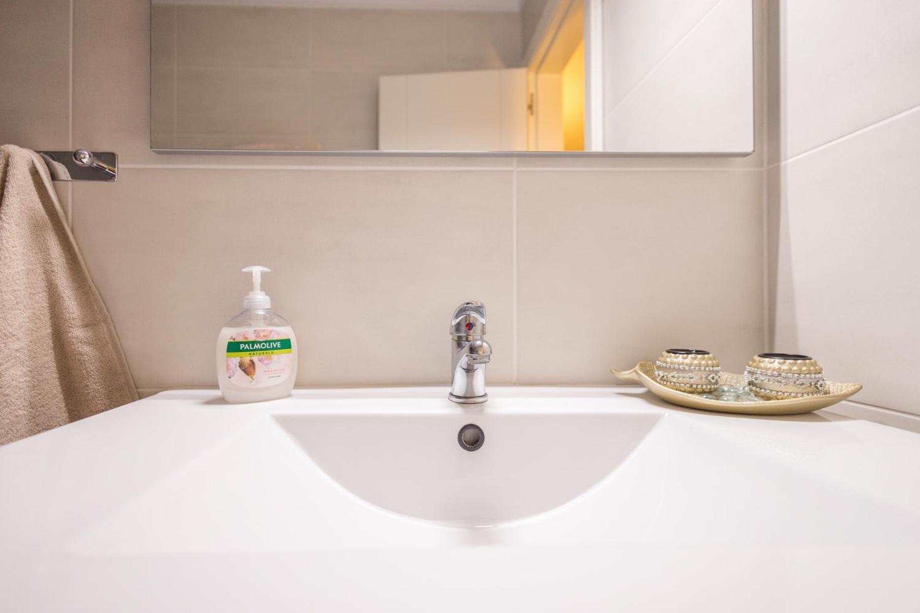 Apartment 2br Private Terrace House - Solarium & Pool *