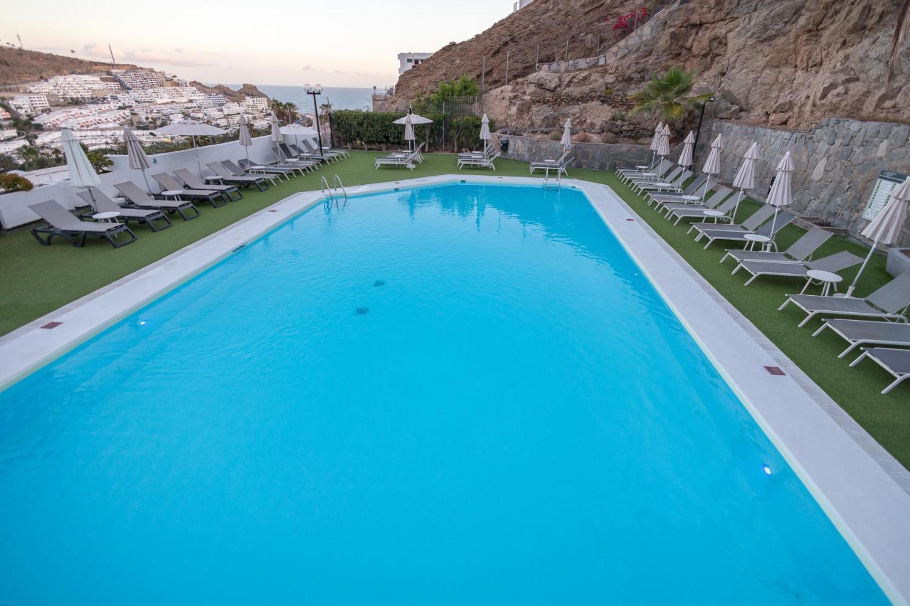 2br Private Terrace House - Solarium & Pool