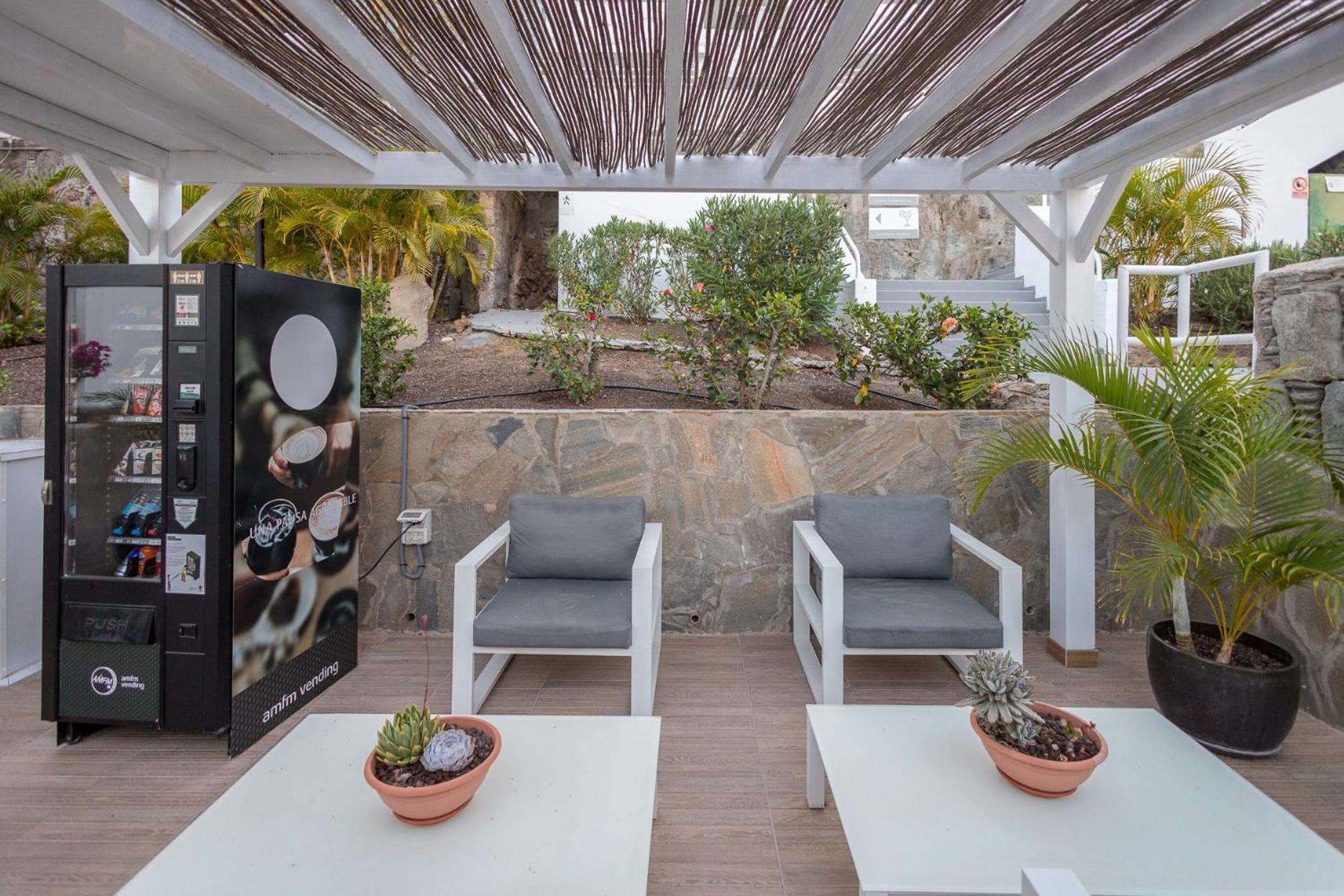 2br Private Terrace House - Solarium & Pool Apartment *