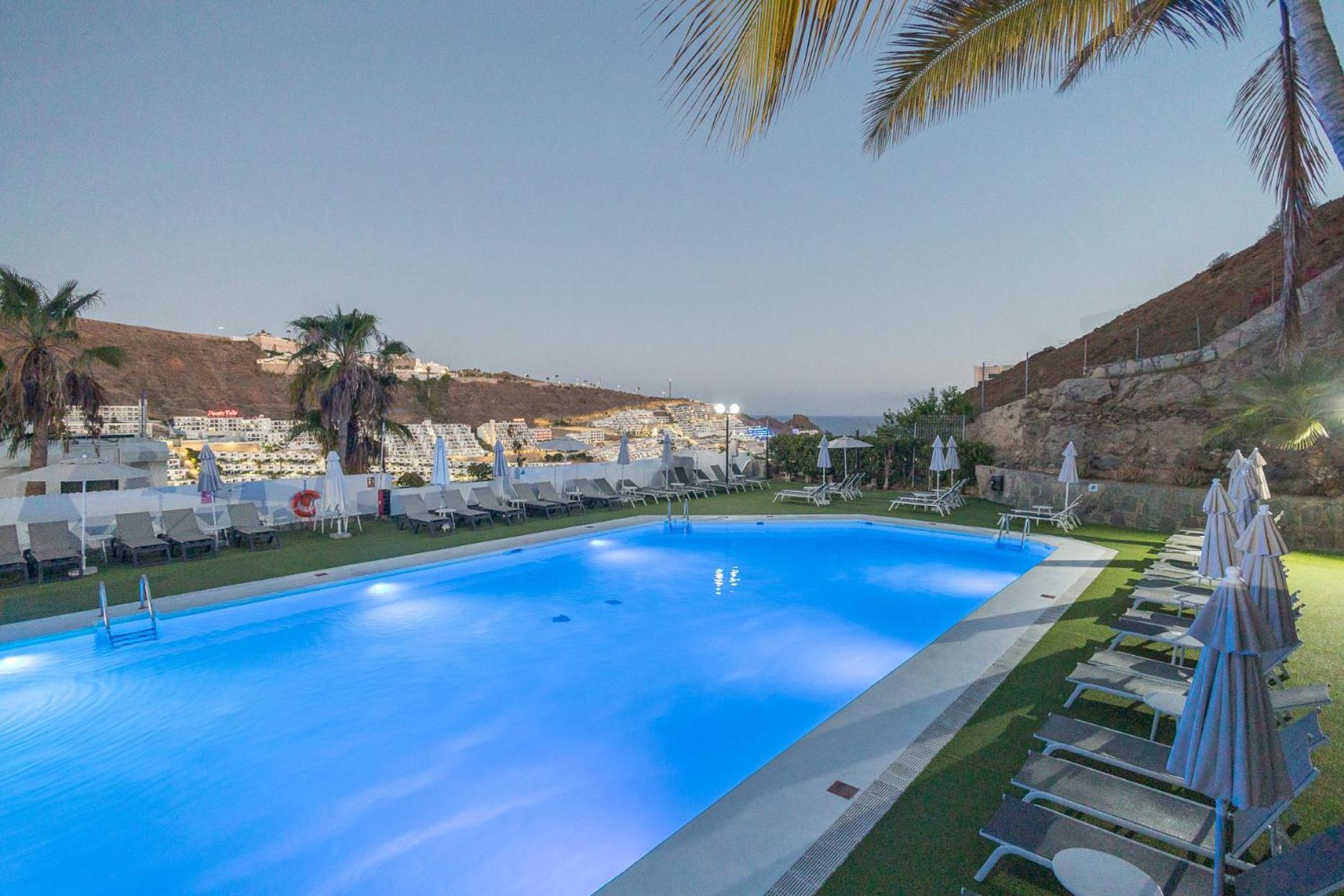 2br Private Terrace House - Solarium & Pool Apartment