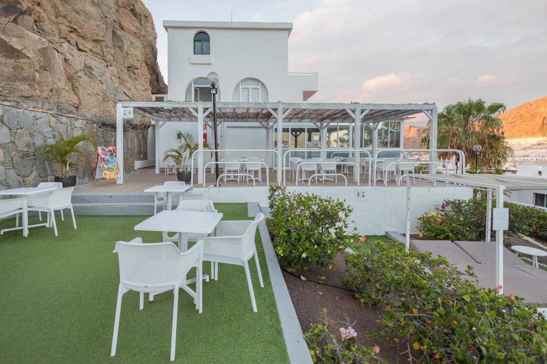 2br Private Terrace House - Solarium & Pool Apartment *