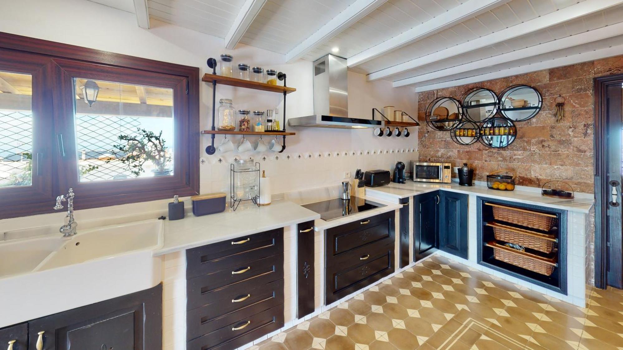 Luxury Colonial Country Villa *