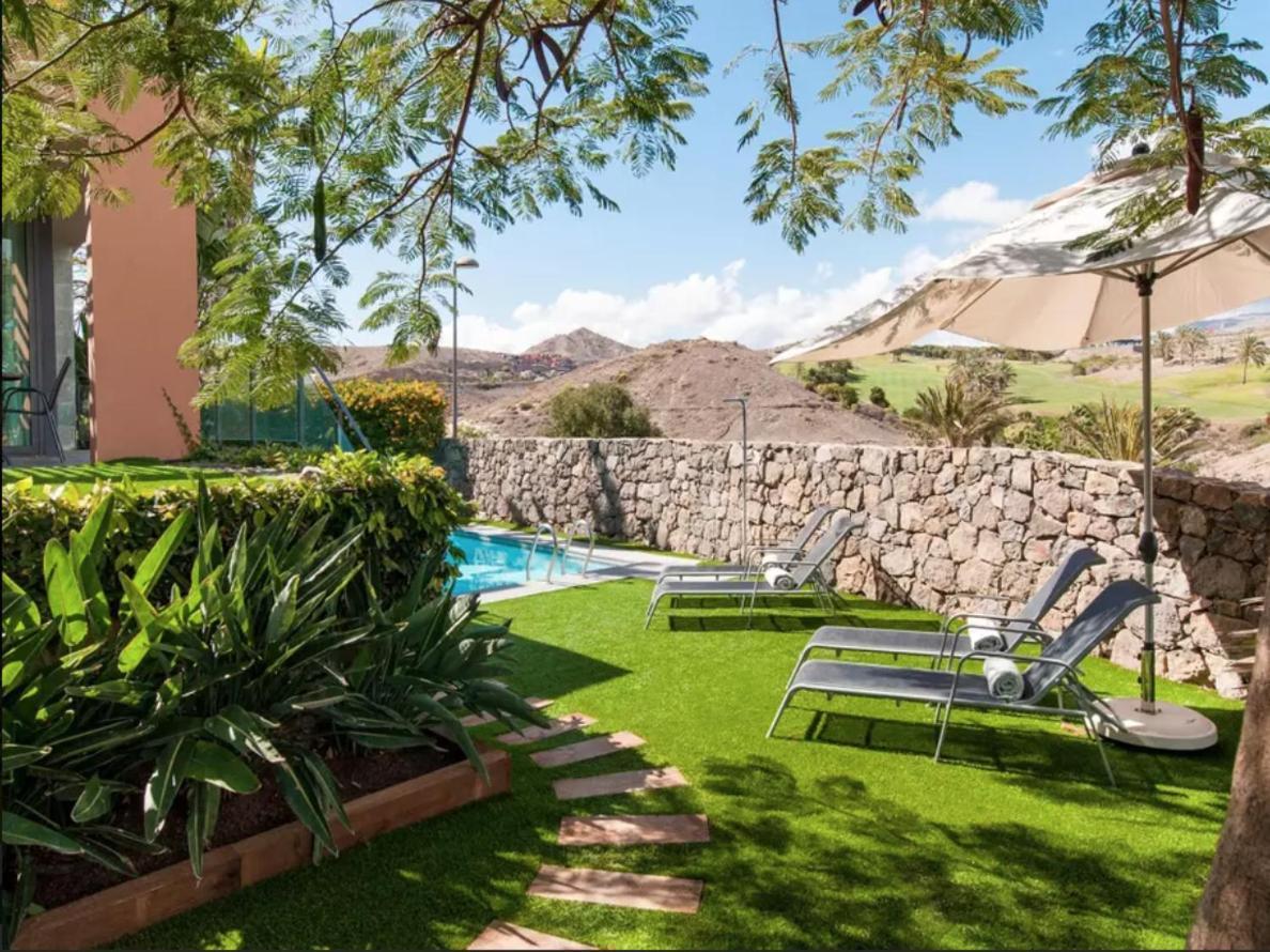 Villa With Private Pool In Luxury Golf