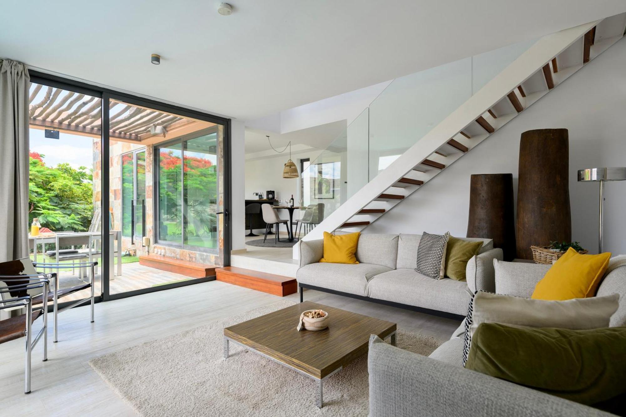 Villa With Private Pool In Luxury Golf