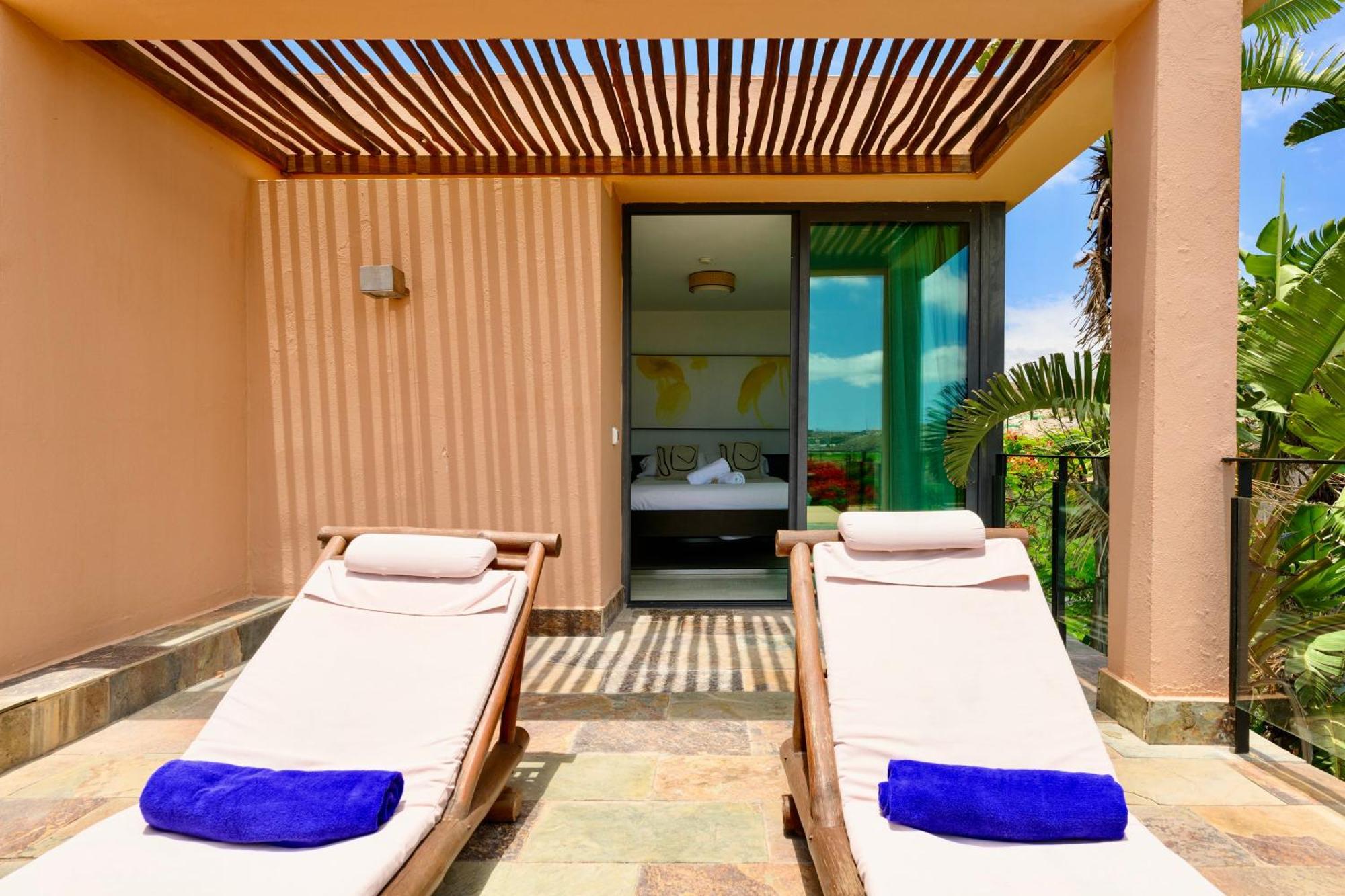 Villa With Private Pool In Luxury Golf