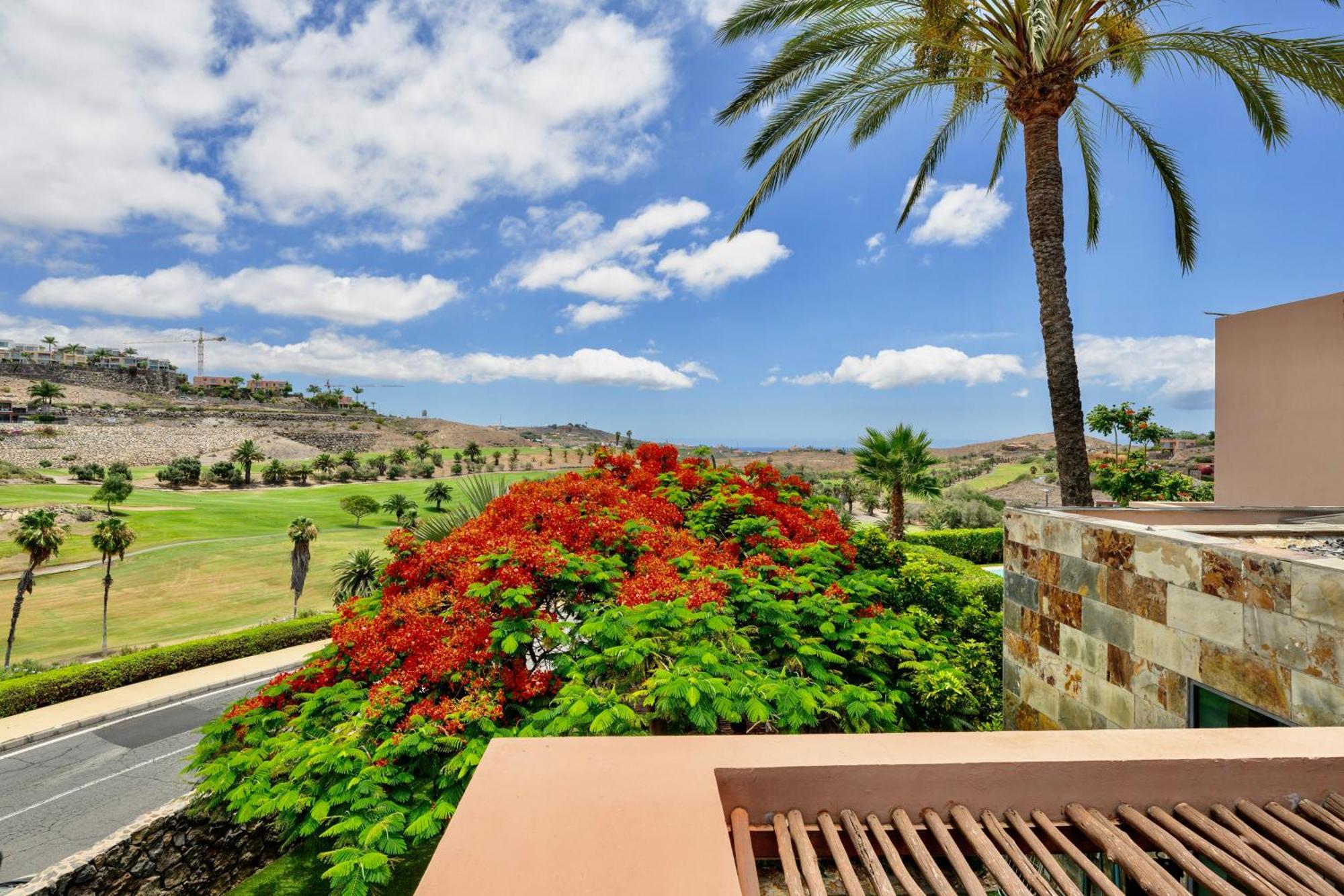 Villa With Private Pool In Luxury Golf *