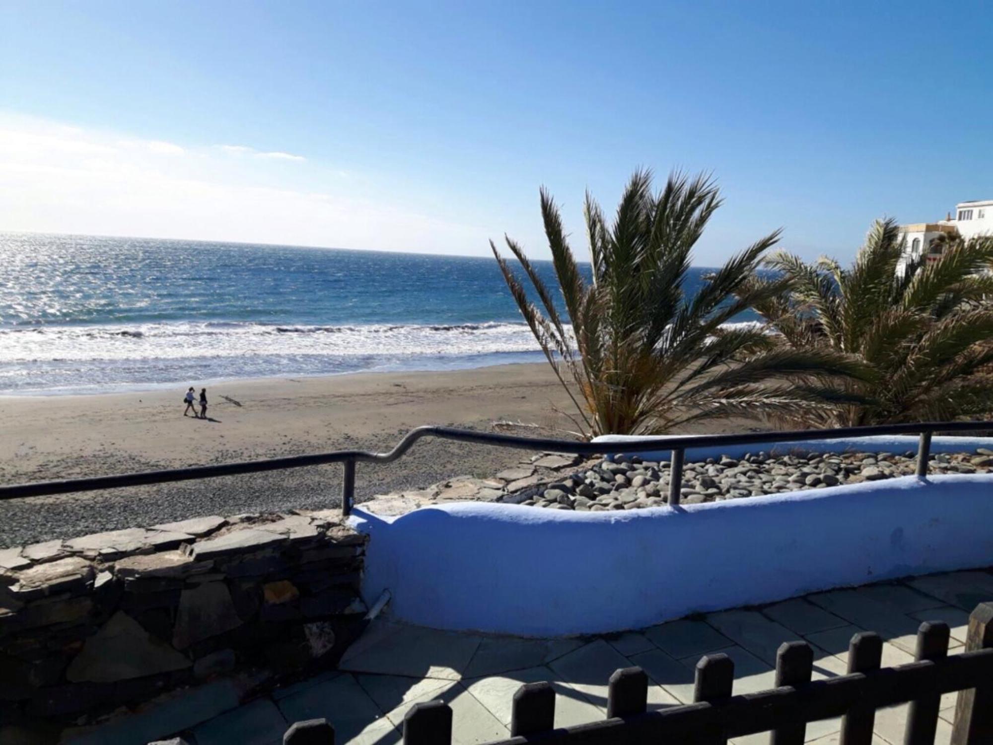 Sun Club, Direkt Am Strand, Schwimmbad, Wifi Gratis * Playa del Águila