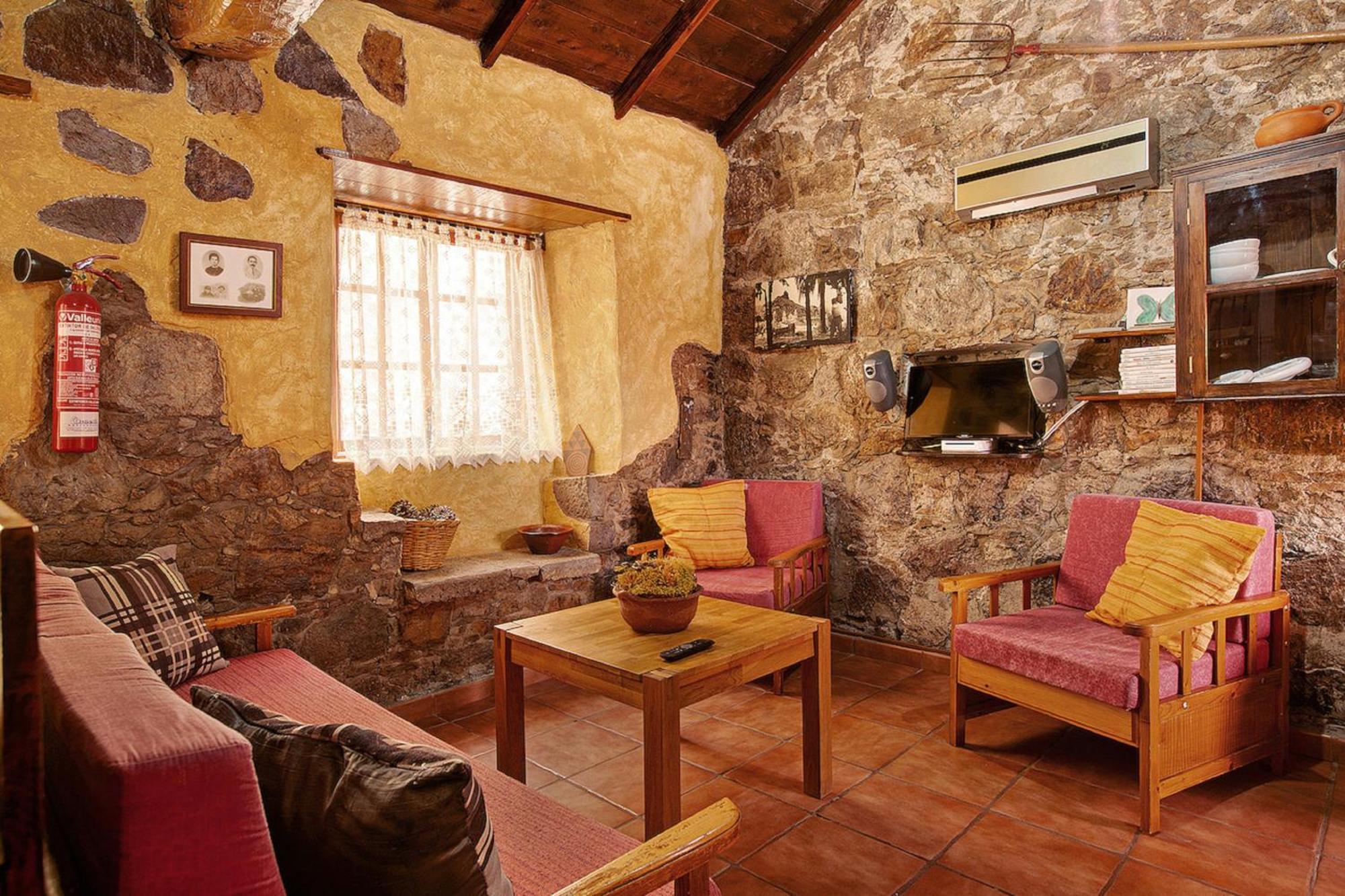 House Sleeps6-parking-garden-pool In Summer-pet Villa *