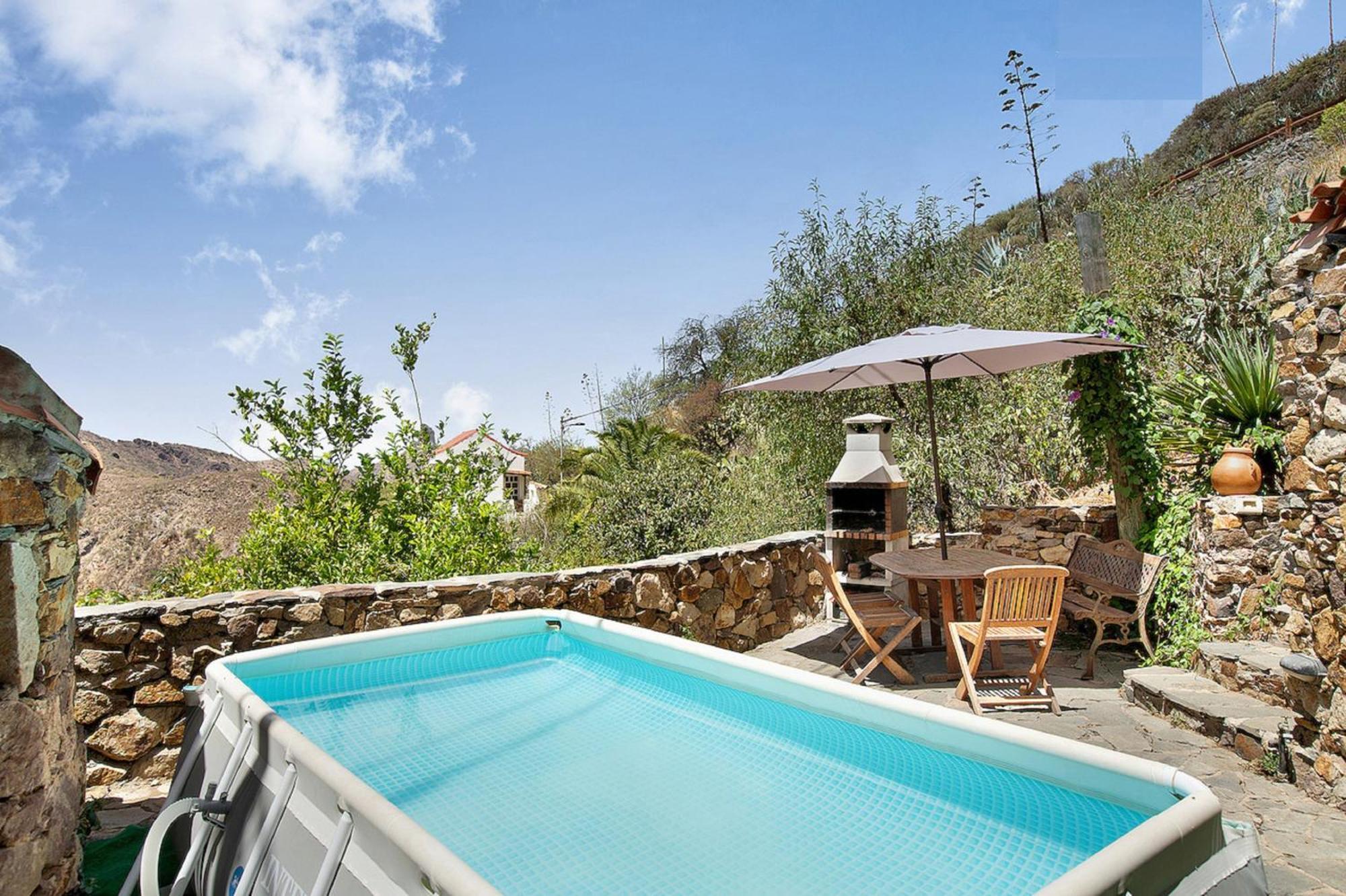 House Sleeps6-parking-garden-pool In Summer-pet Villa *