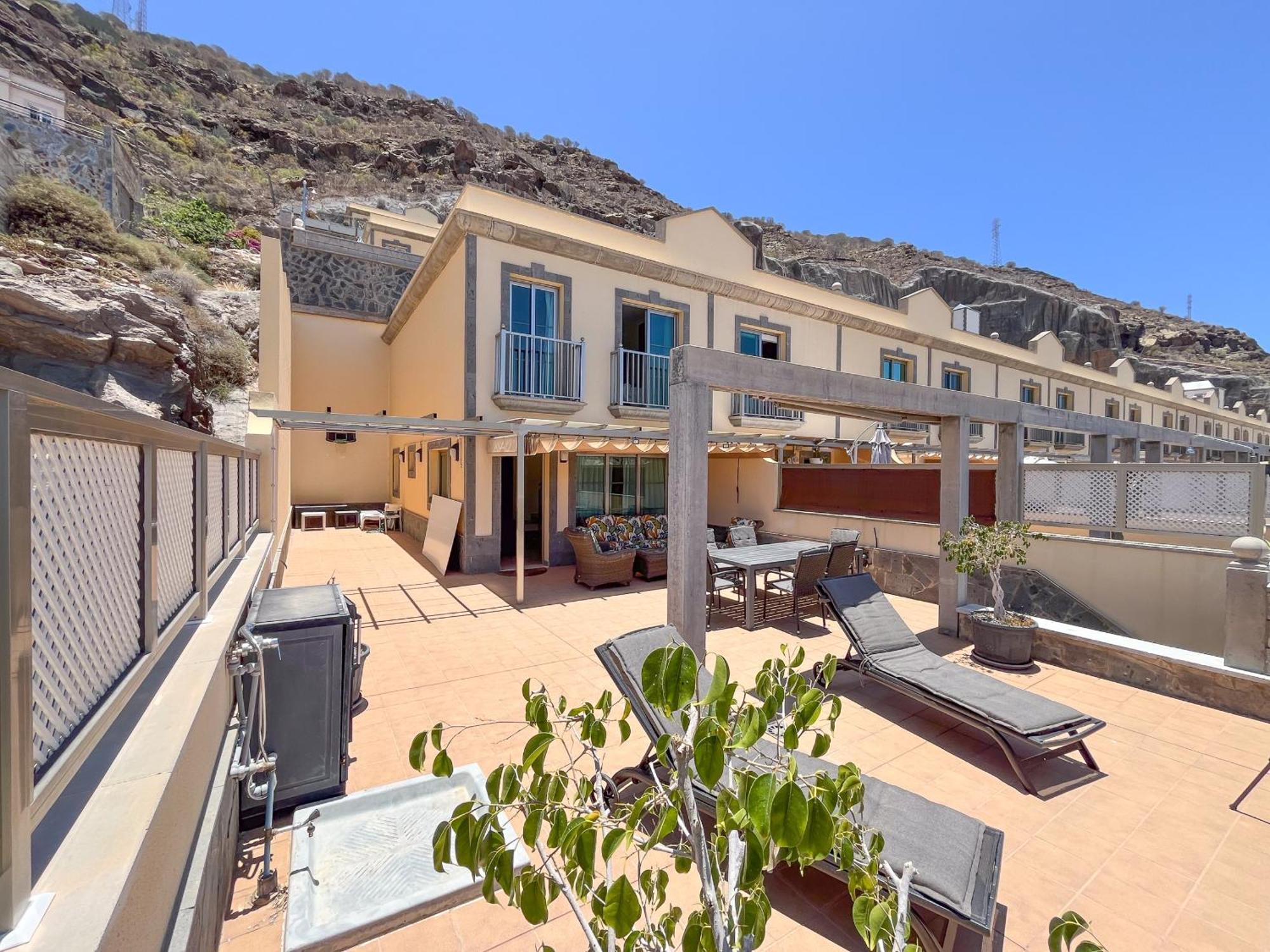 Apartment 3br Valley Dreamhouse -solarium Terrace Aircon & Parking