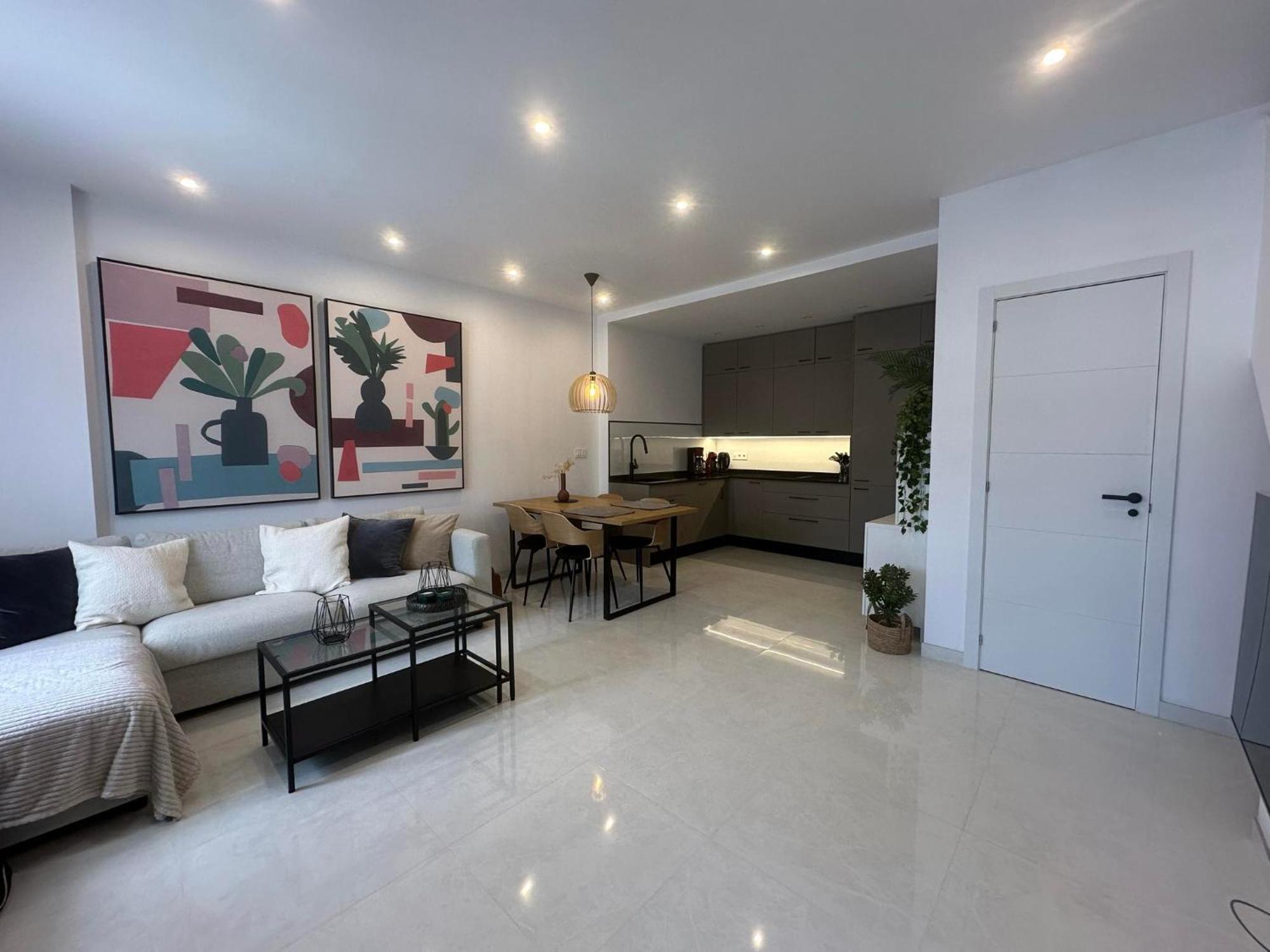 Big Sun Terrace Renovated 2-bedroom Luxury Duplex *