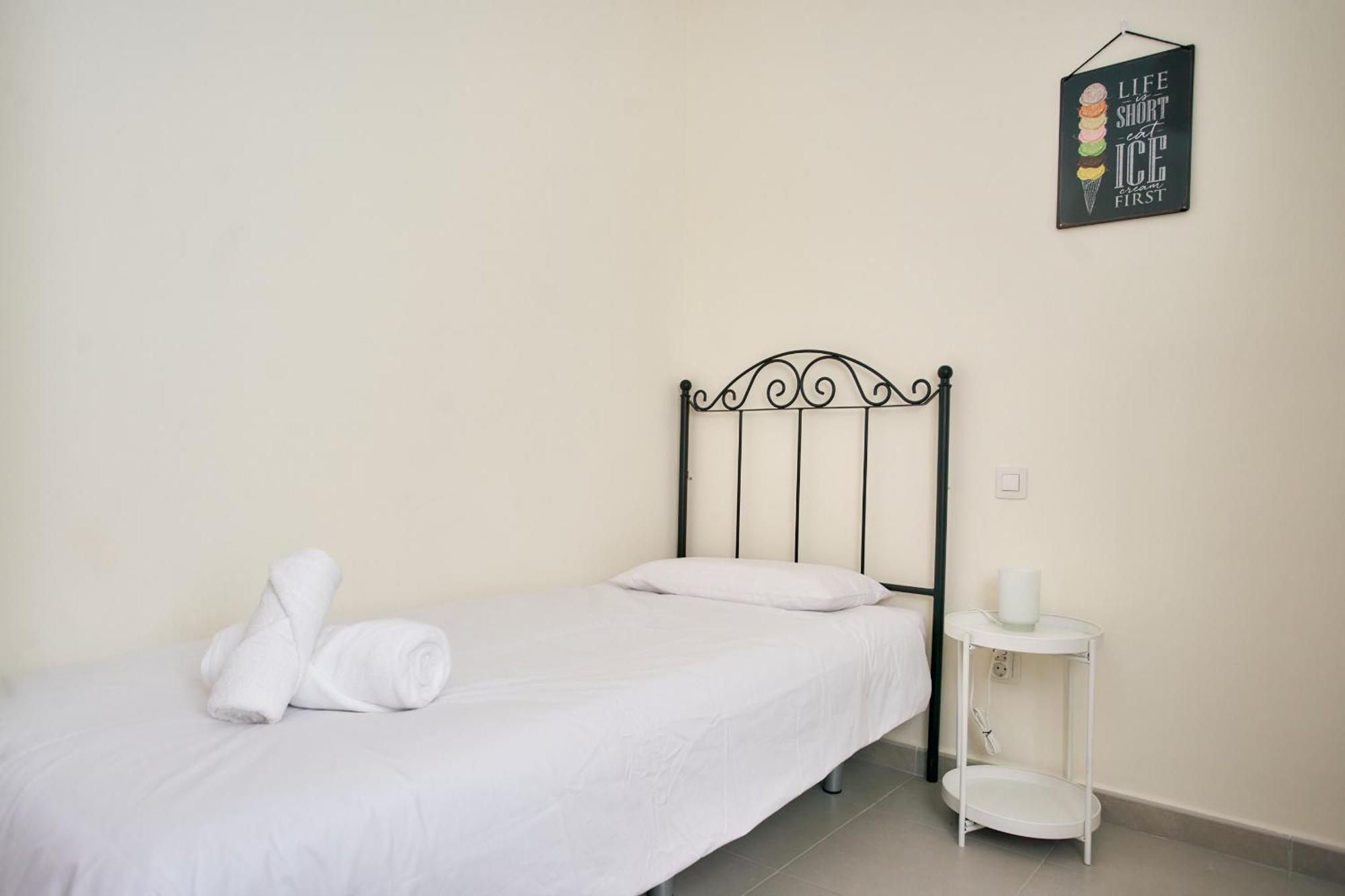 Work & Pet Friendly Urban Next To The Apartment *