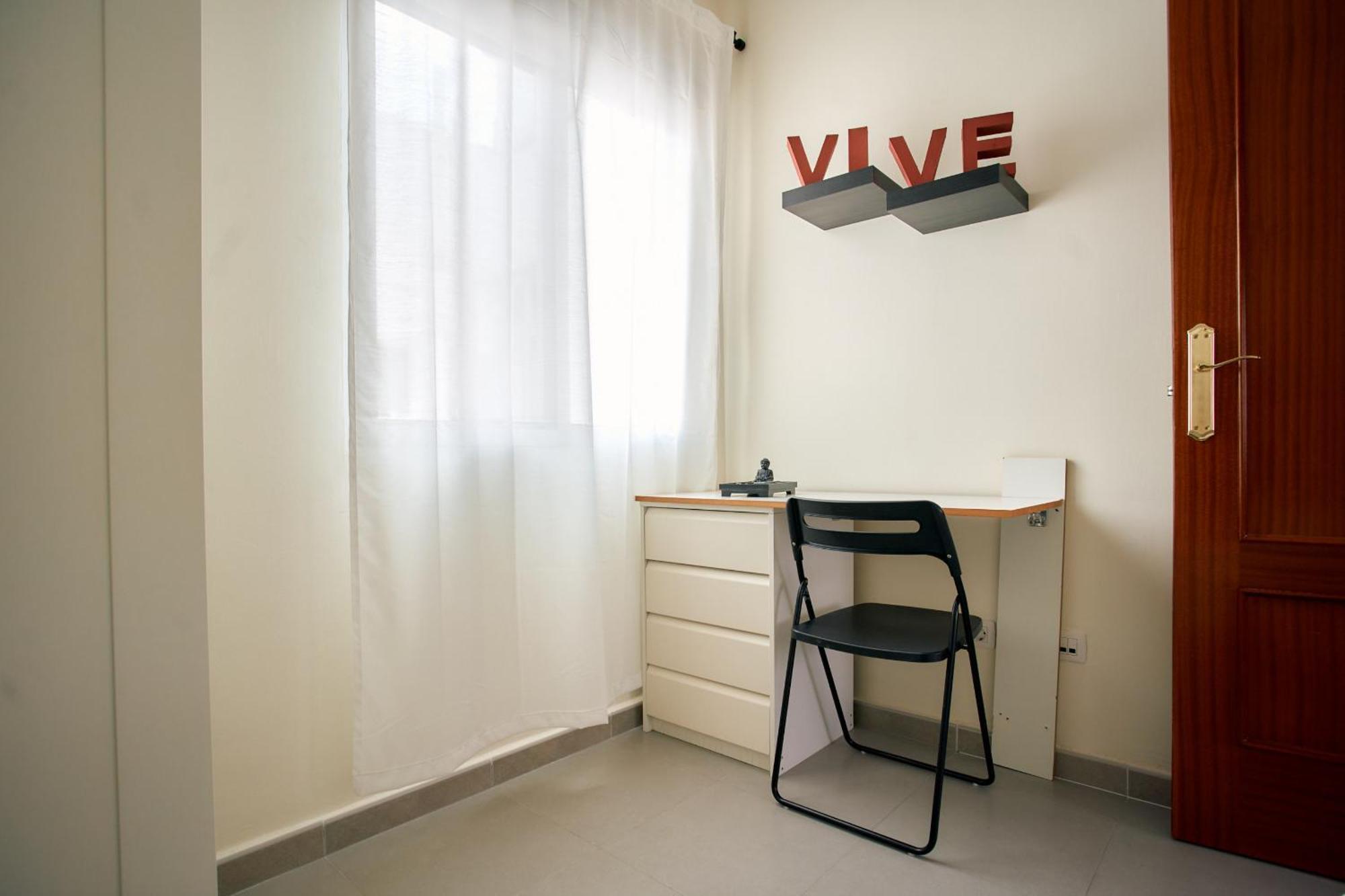 Work & Pet Friendly Urban Next To The Apartment *