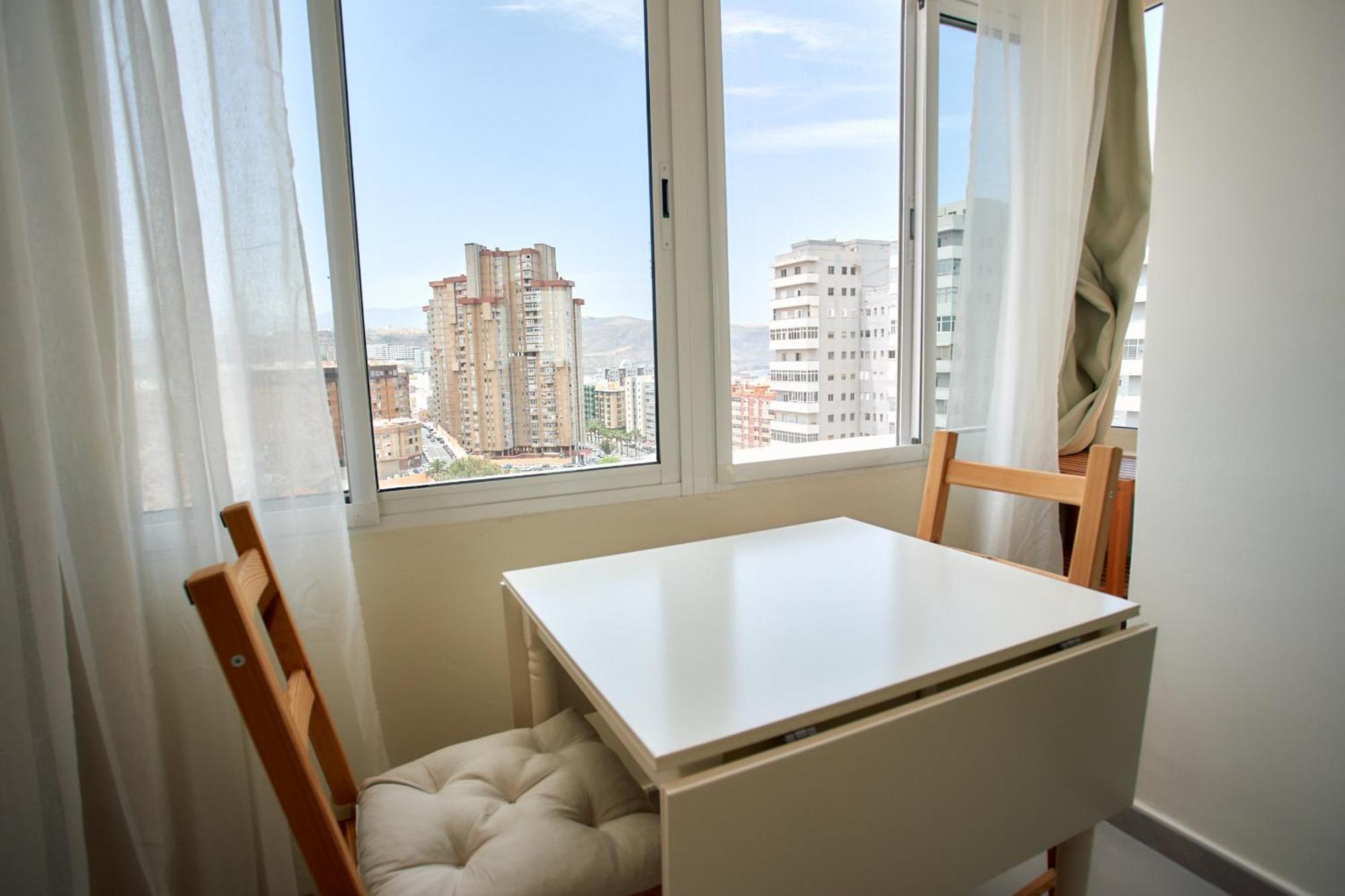 Work & Pet Friendly Urban Next To The Apartment