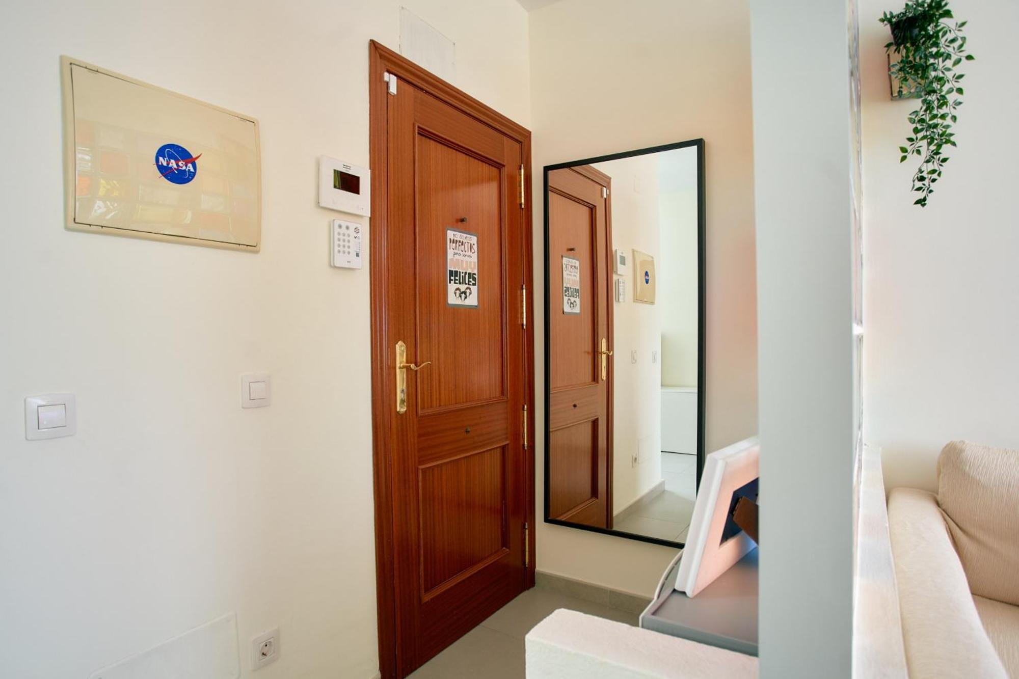 Apartment Work & Pet Friendly Urban Next To The *