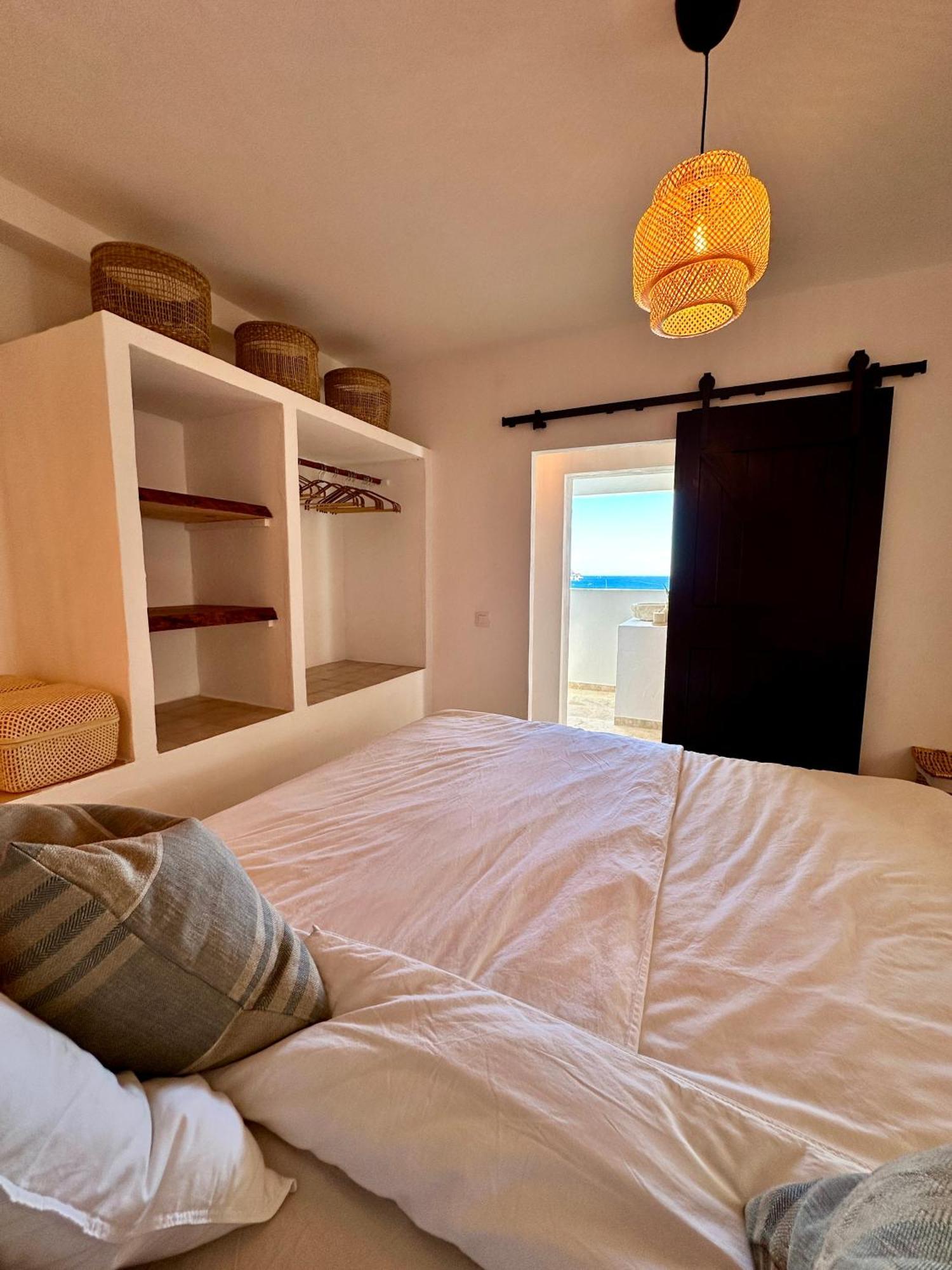 Palm Leaf Mogan Apartment