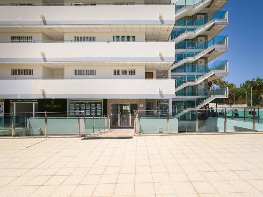 Freshly Renovated, Walk To Yumbo, Shops & Dining
