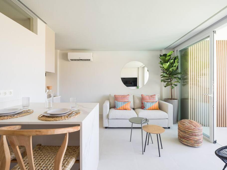 Freshly Renovated, Walk To Yumbo, Shops & Dining San Bartolomé