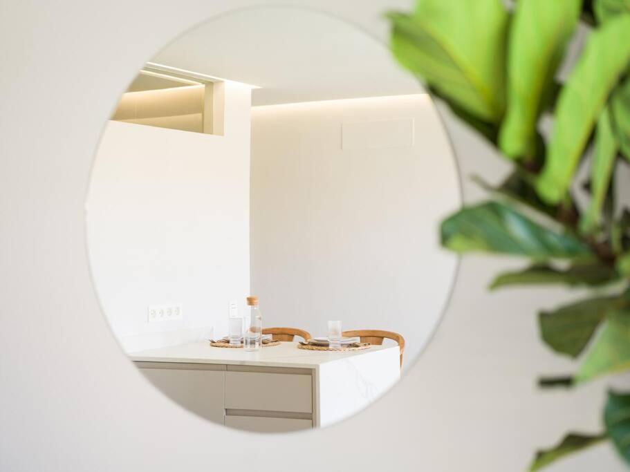 Freshly Renovated, Walk To Yumbo, Shops & Dining Apartamento *