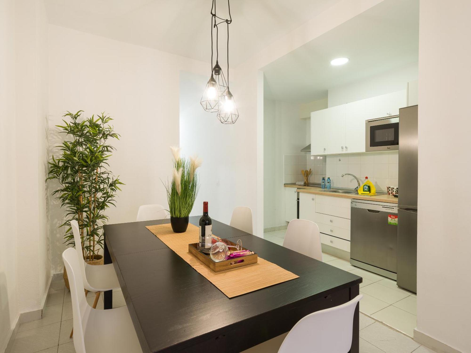 Family Nestor De La Torre Apartment