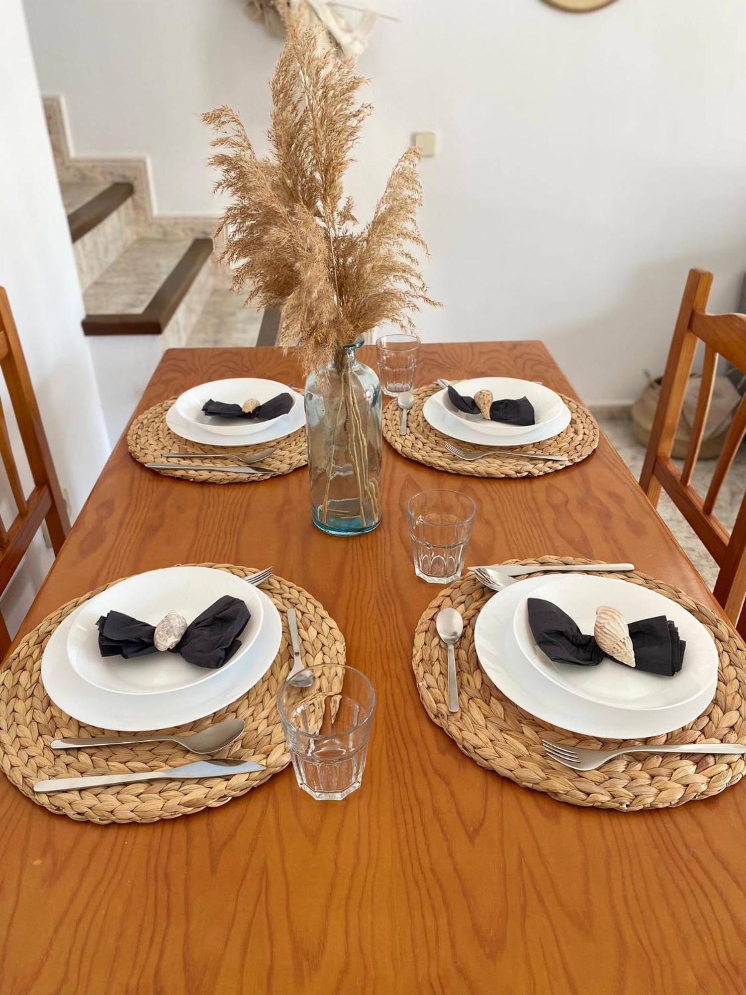 Vivienda Con Vistas Al Mar, Cerca De La Playa Y 3 Bedrooms Appartamento *