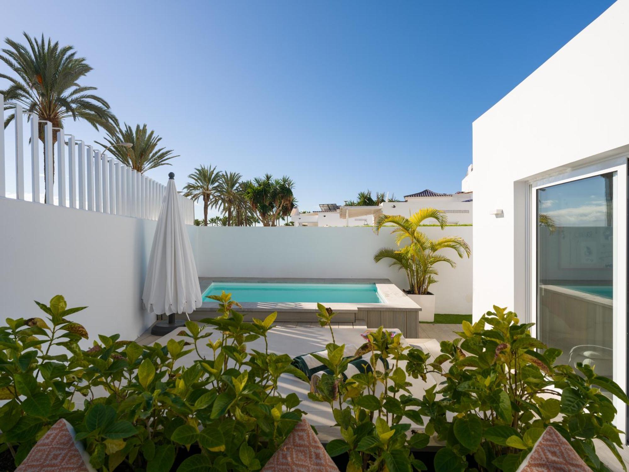 Porto Mare 42 With Heated Pool On The Front Line By Tenpropertiesgc * Pasito Blanco