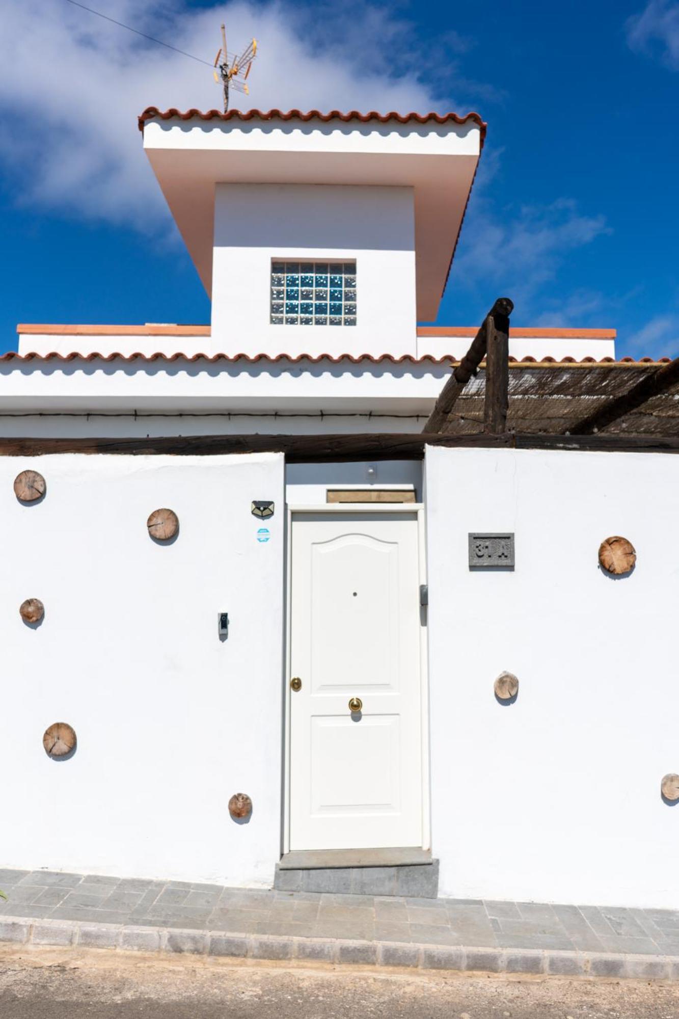 Villa Dejablue. Rural Junto Al Mar Y La Montana