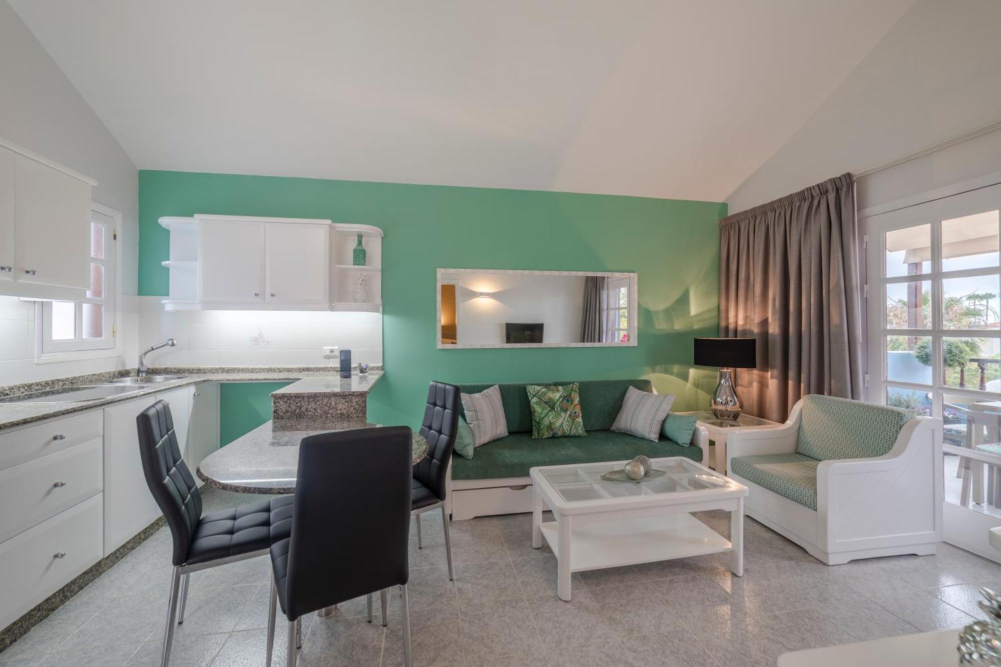 Apartahotel Club Vista Serena 3*