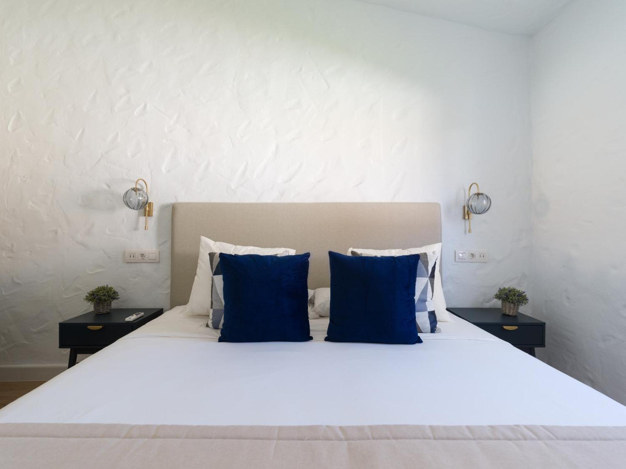 Refurbished 2 Bedrooms House Private Pool Сasa de vacaciones *