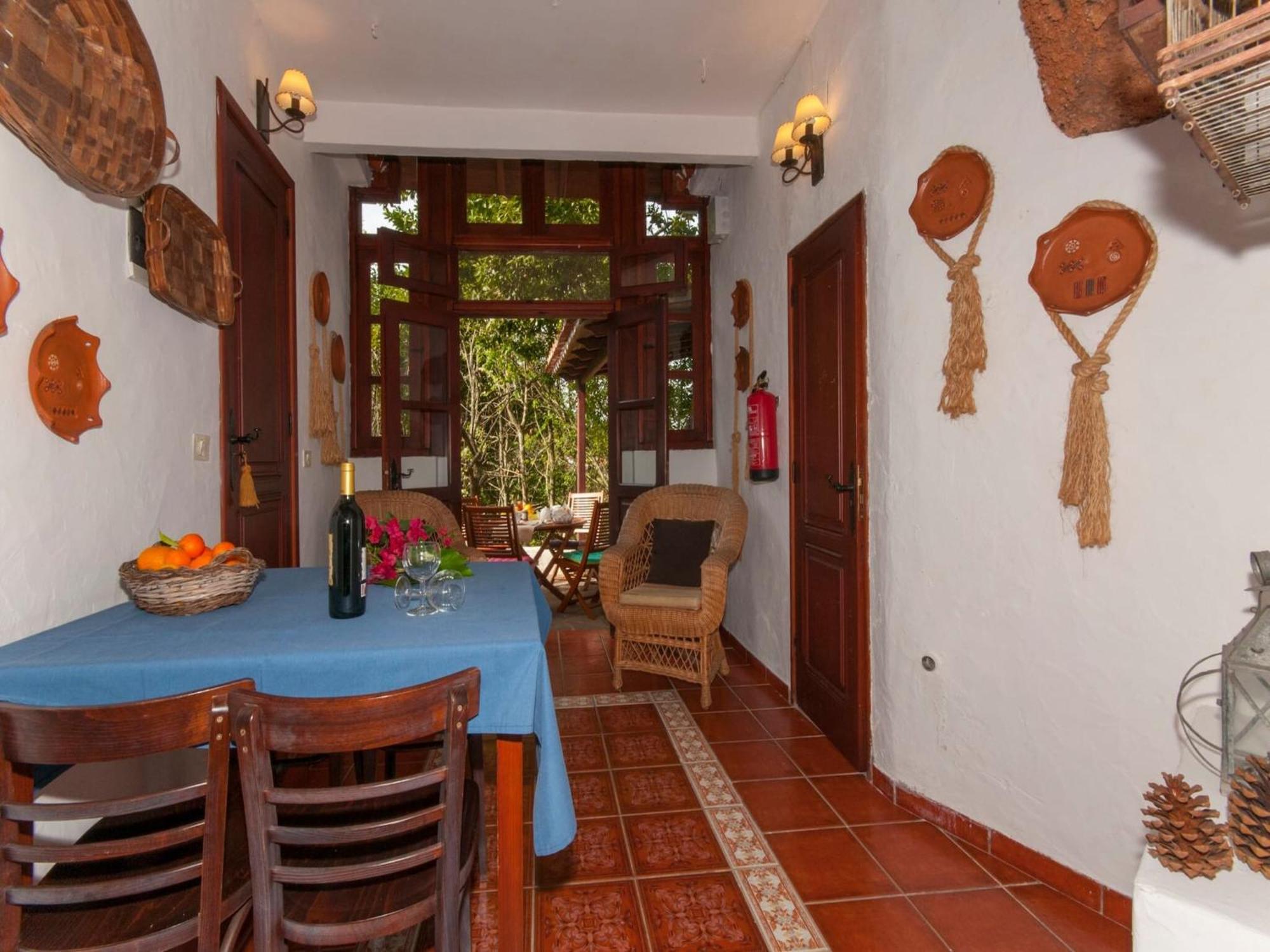 Unique Cave House With Jacuzzi In Moya Сasa de vacaciones *