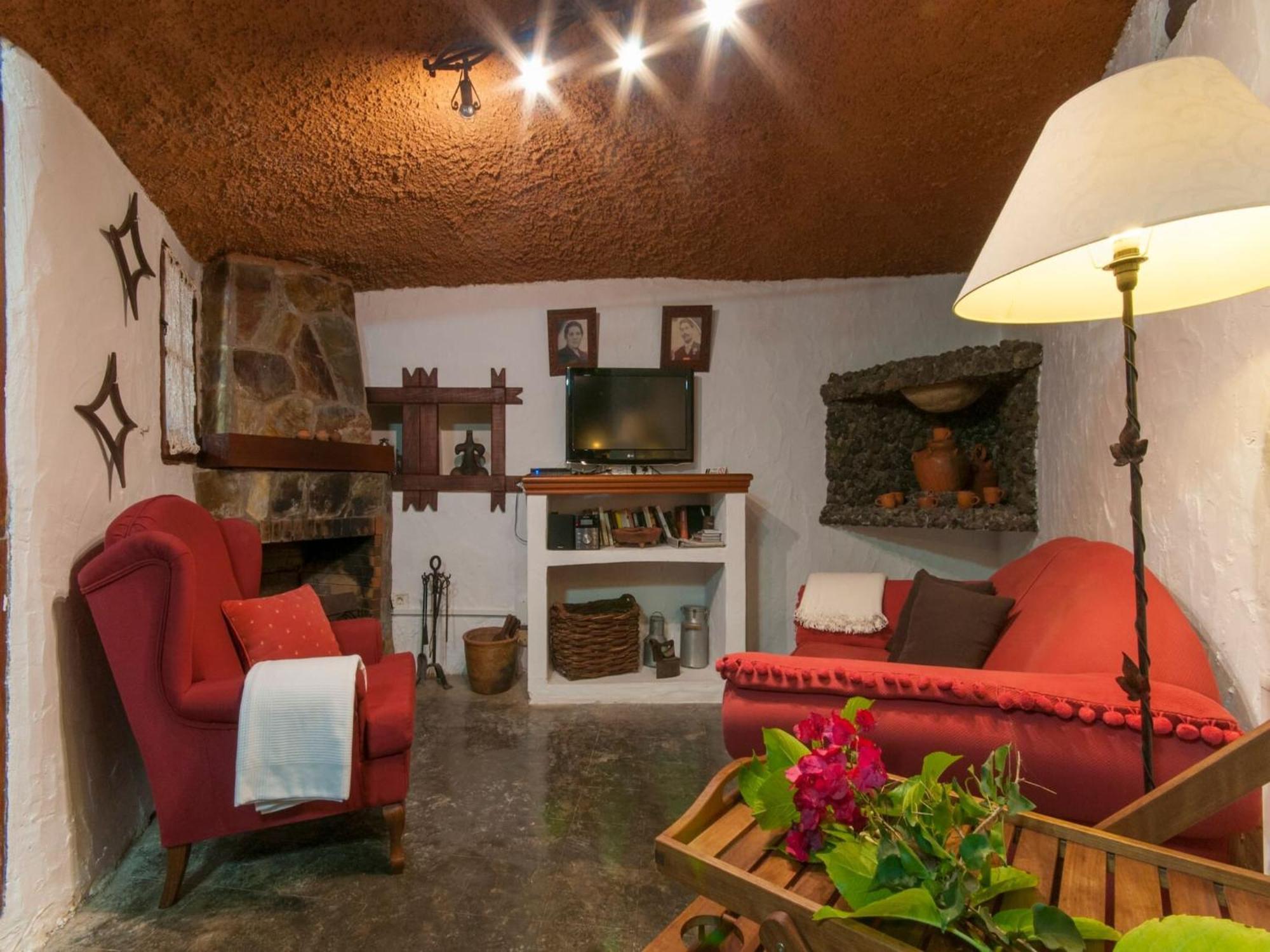 Unique Cave House With Jacuzzi In Moya Casa vacanze *