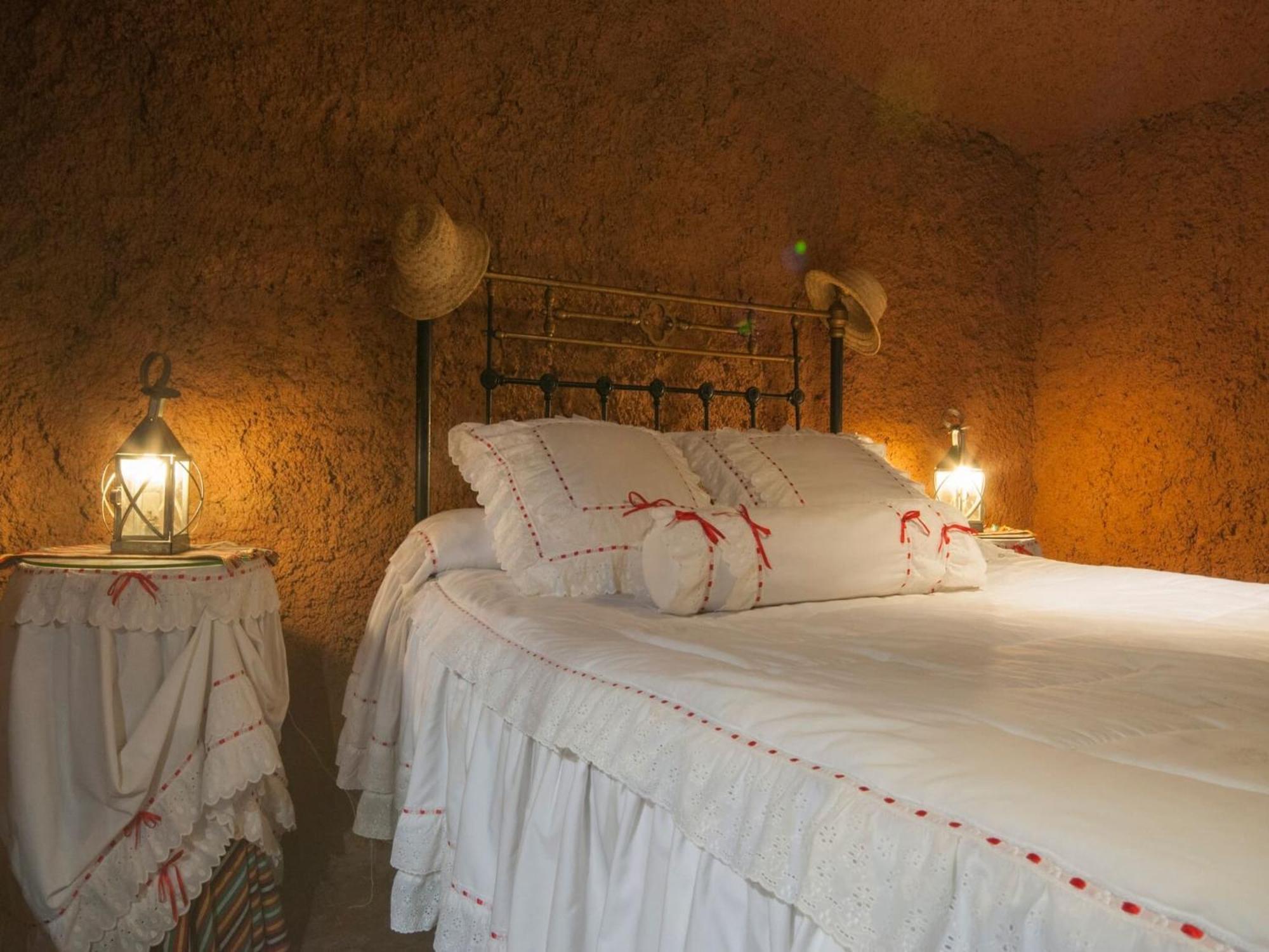 Unique Cave House With Jacuzzi In Moya *