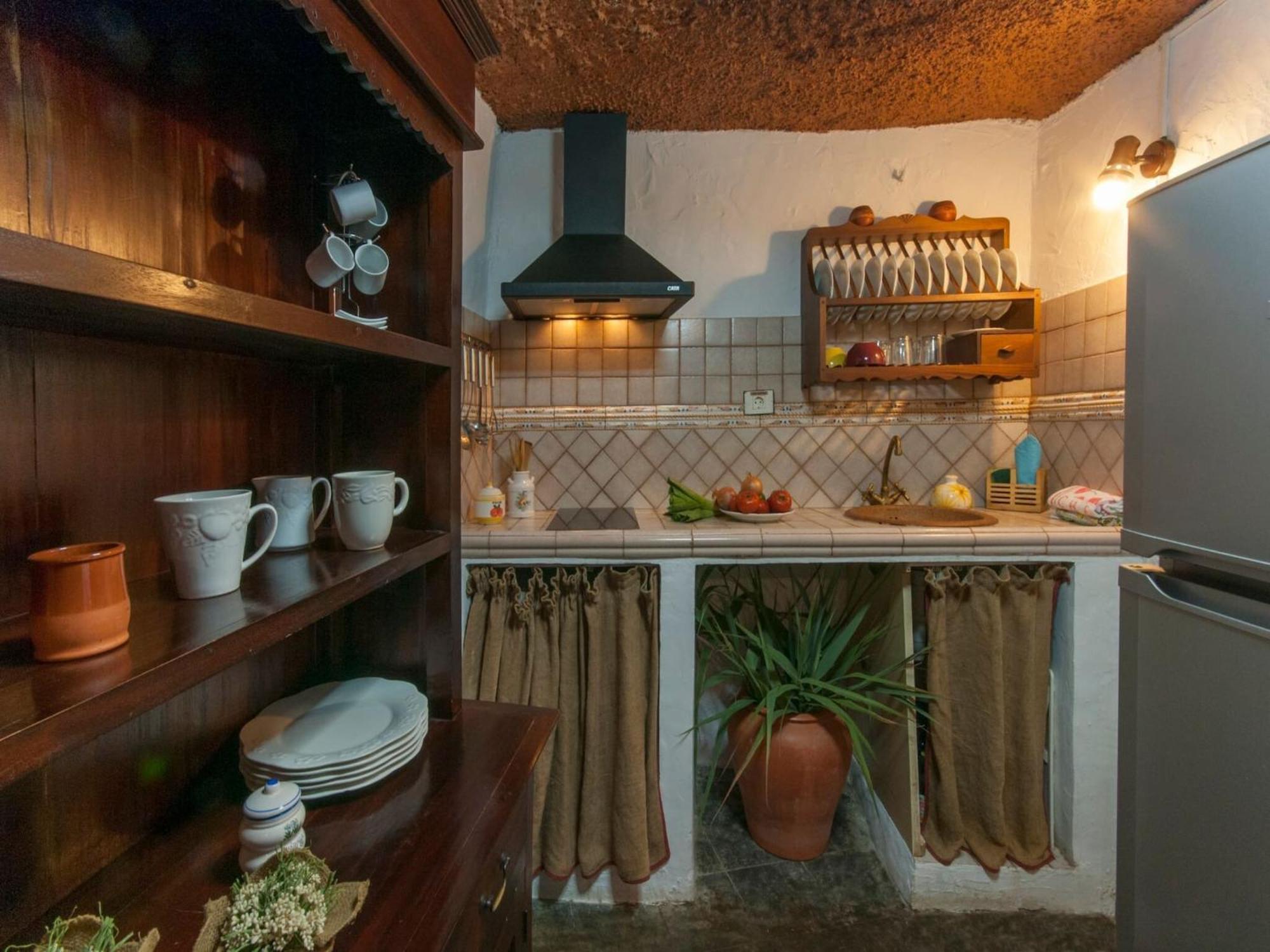 Unique Cave House With Jacuzzi In Moya Сasa de vacaciones