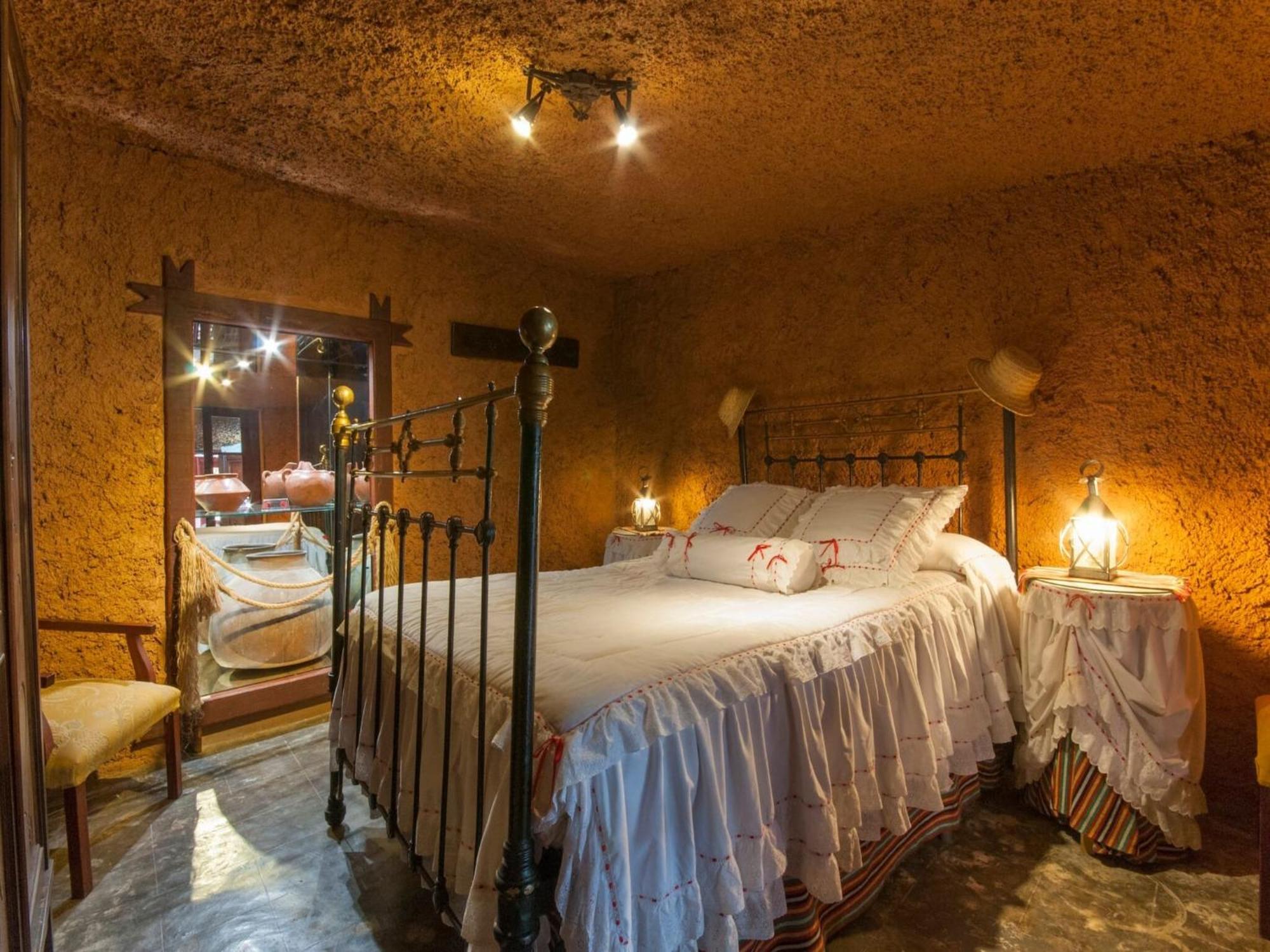 Unique Cave House With Jacuzzi In Moya Сasa de vacaciones *