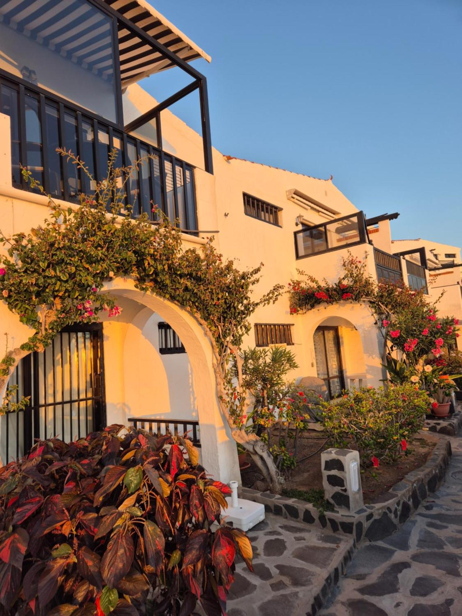 Very Romantic Seaview Mogan With Warm Pool