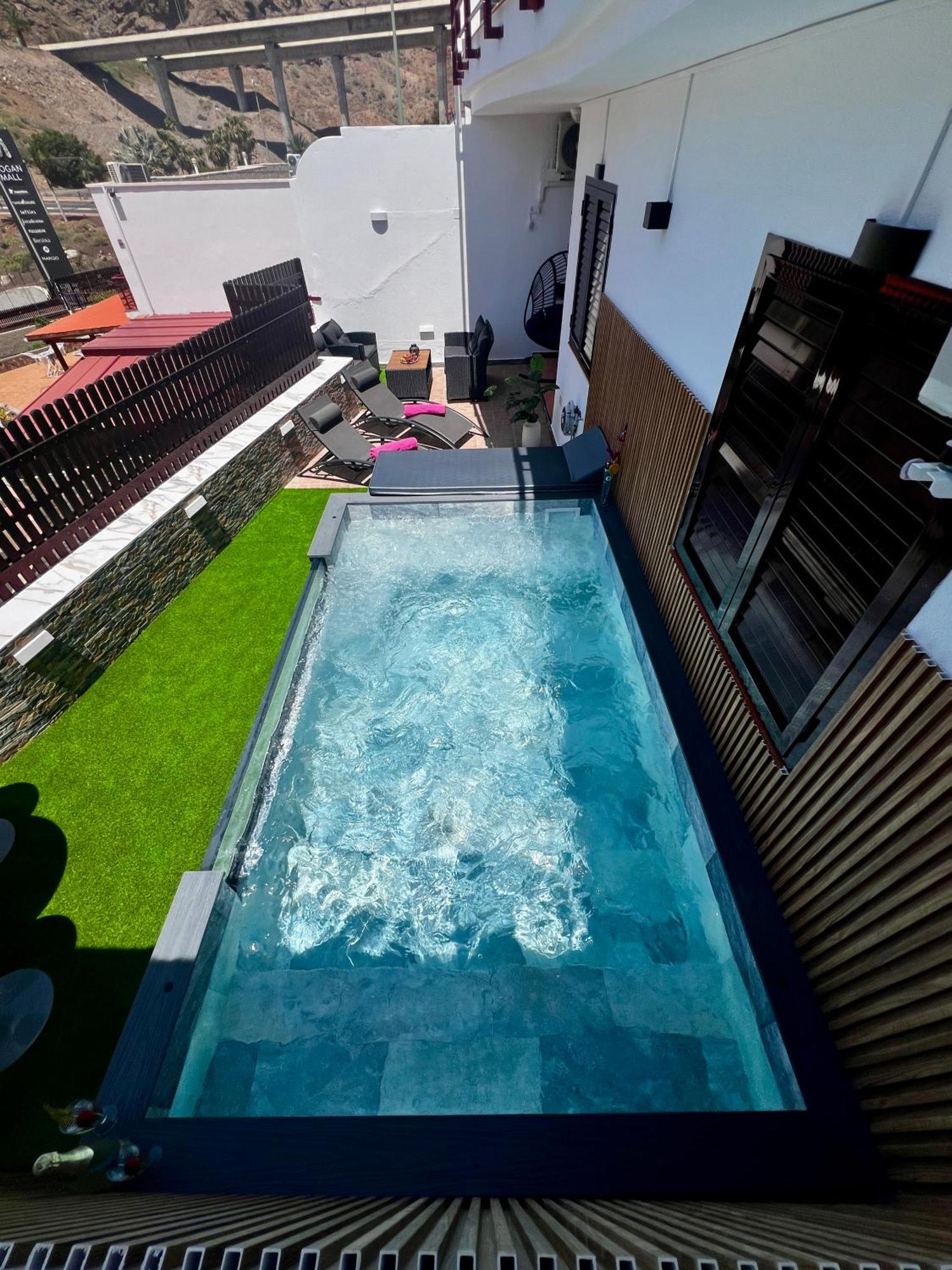 Villa Villa Puerto Rico In Front Of The Shopping Center With Private Heated Saltwater Pool With Jacuzzi Or St Andard Villa Puerto Rico With Private Heated Saltwater Jacuzzi Pool & Arcade Games *