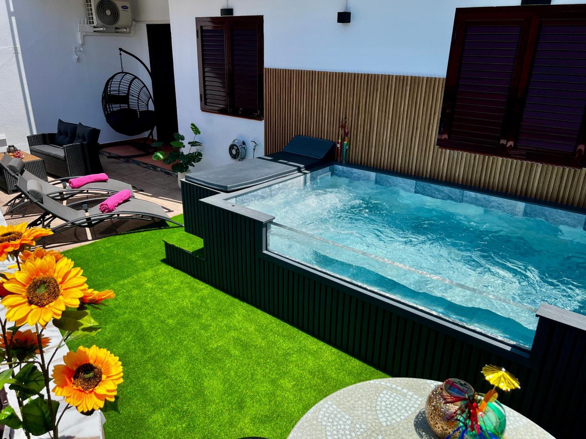 Villa Puerto Rico In Front Of The Shopping Center With Private Heated Saltwater Pool With Jacuzzi Or St Andard Villa Puerto Rico With Private Heated Saltwater Jacuzzi Pool & Arcade Games Villa Puerto Rico (Gran Canaria)