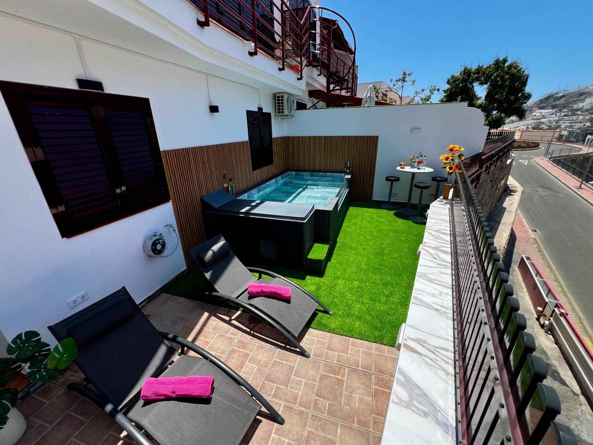Villa Villa Puerto Rico In Front Of The Shopping Center With Private Heated Saltwater Pool With Jacuzzi Or St Andard Villa Puerto Rico With Private Heated Saltwater Jacuzzi Pool & Arcade Games *