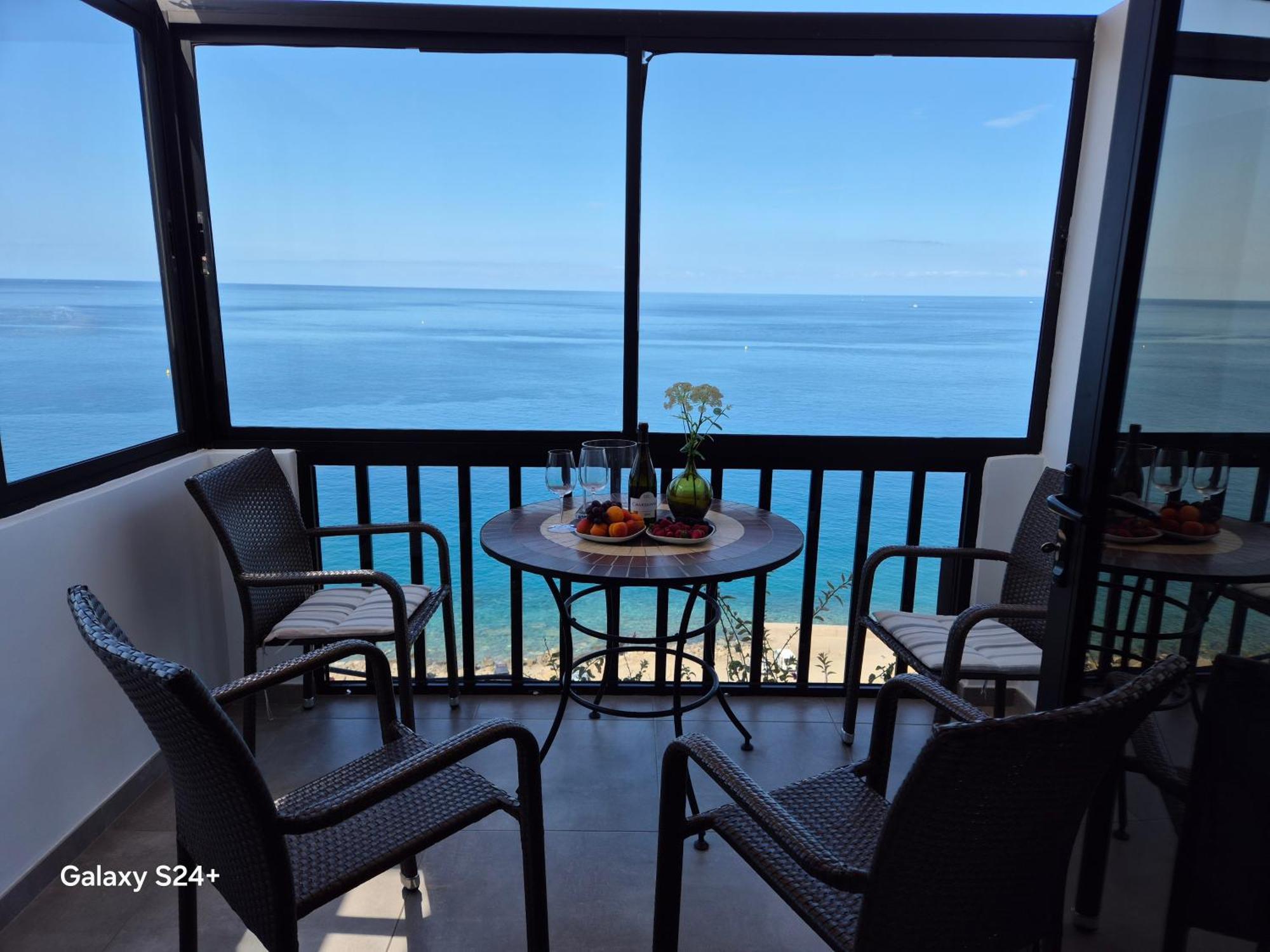 Very Romantic Seaview Mogan With Warm Pool *